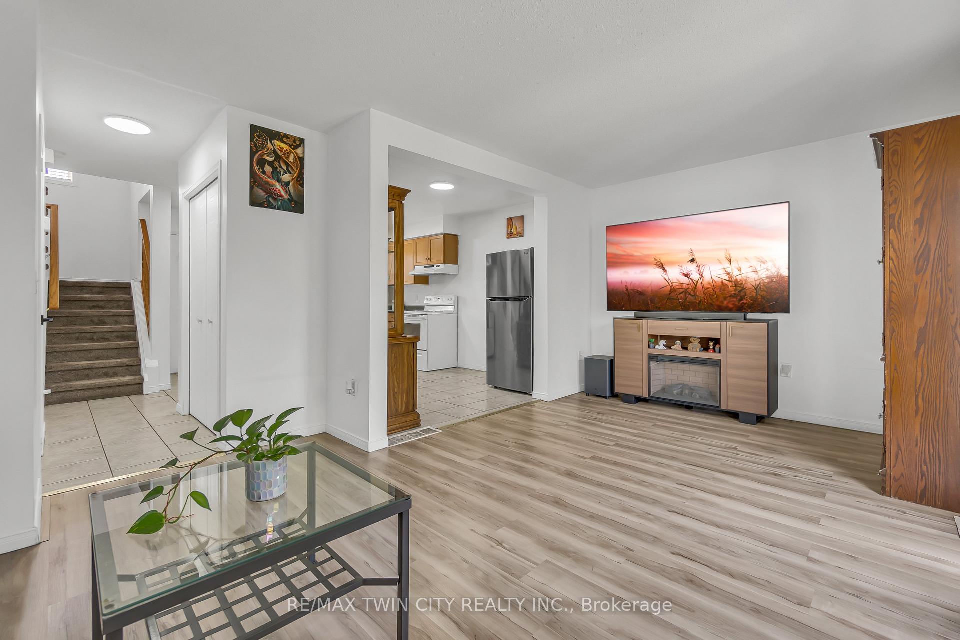 Photo 5 of Unit 31, 400 Wilson Avenue, Kitchener — HOMEH
