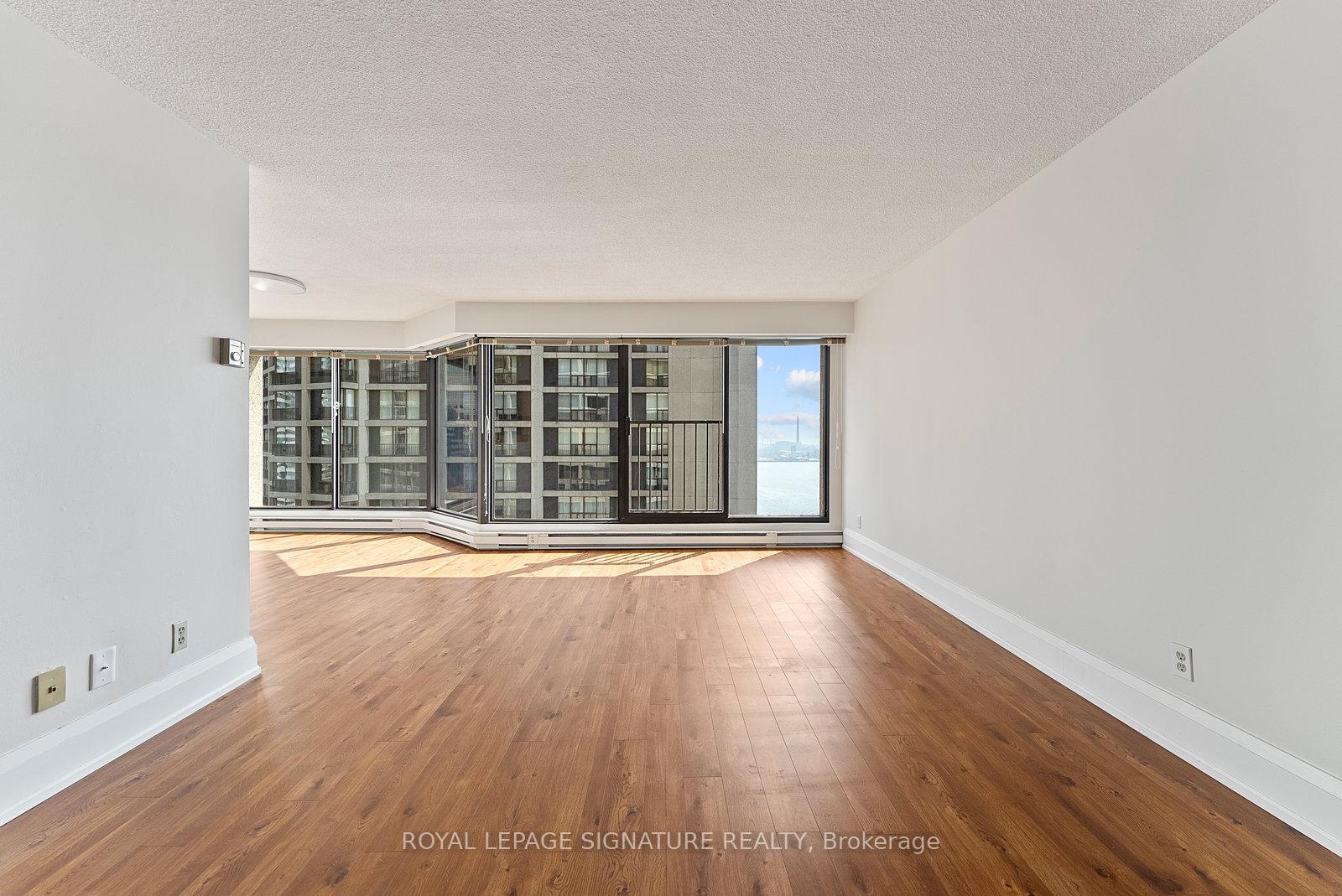 Photo 4 of Unit 2603, 65 Harbour Square, Toronto, Waterfront Communities — HOMEH