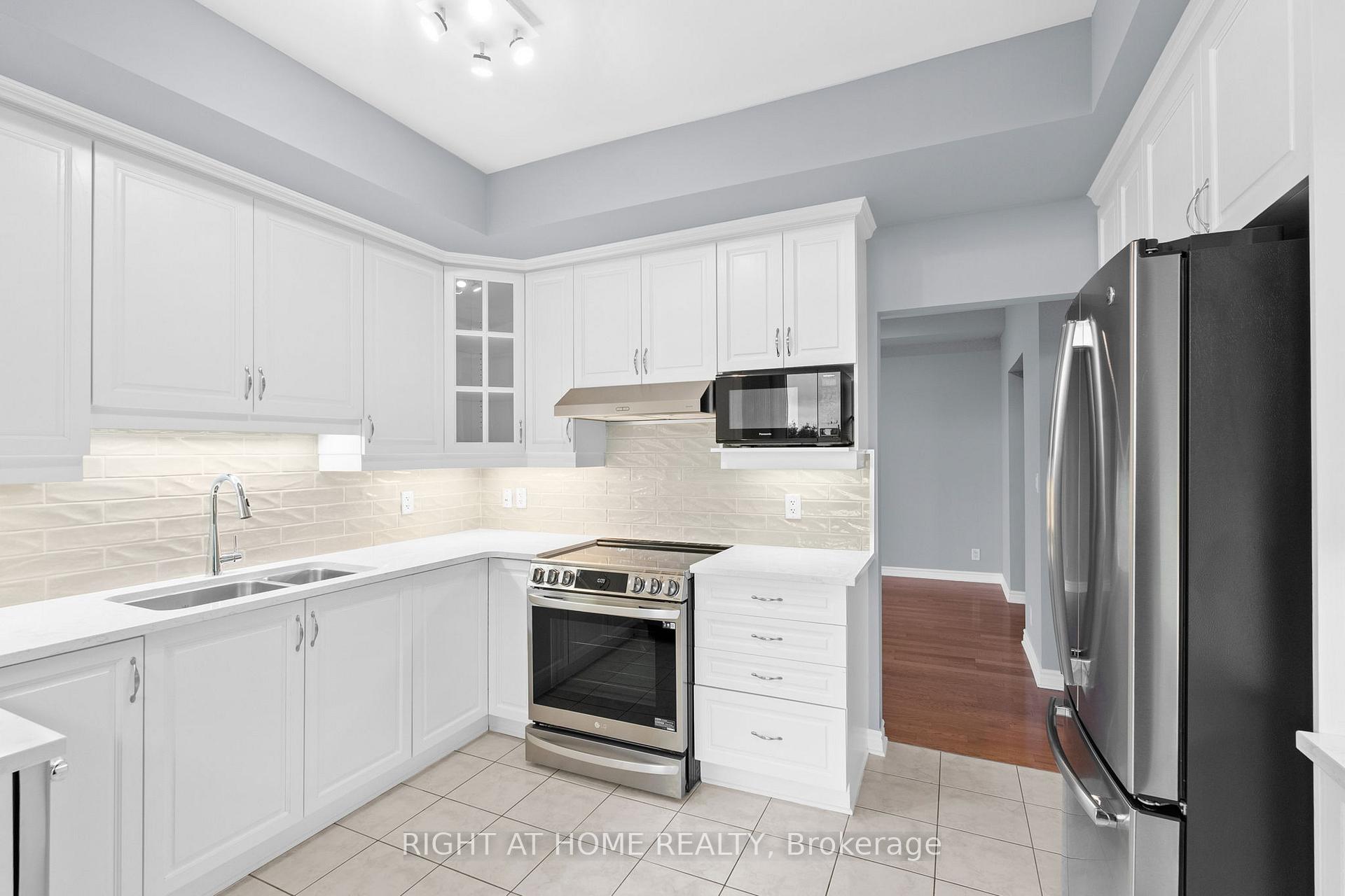 Photo 8 of Unit 703, 136 Darlington Private, Ottawa, Hunt Club/Western Community — HOMEH