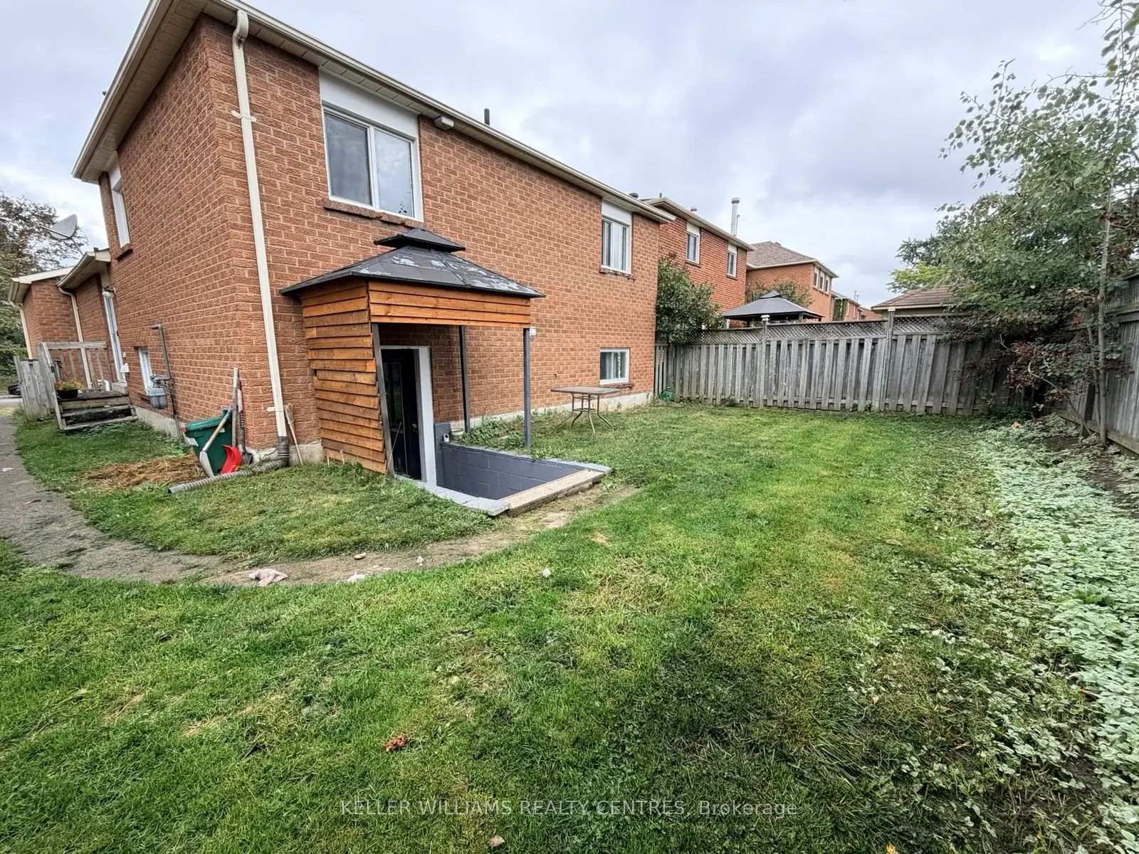 Front of Unit Lower, 51 Mcdougall Drive