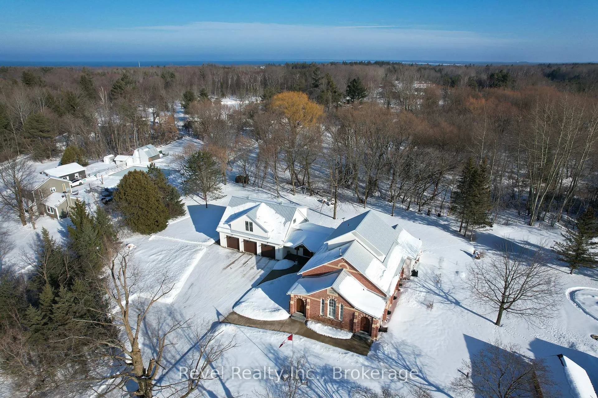 Photo 41 of 2331 N Nottawasaga 6 Concession, Clearview, Batteaux — HOMEH