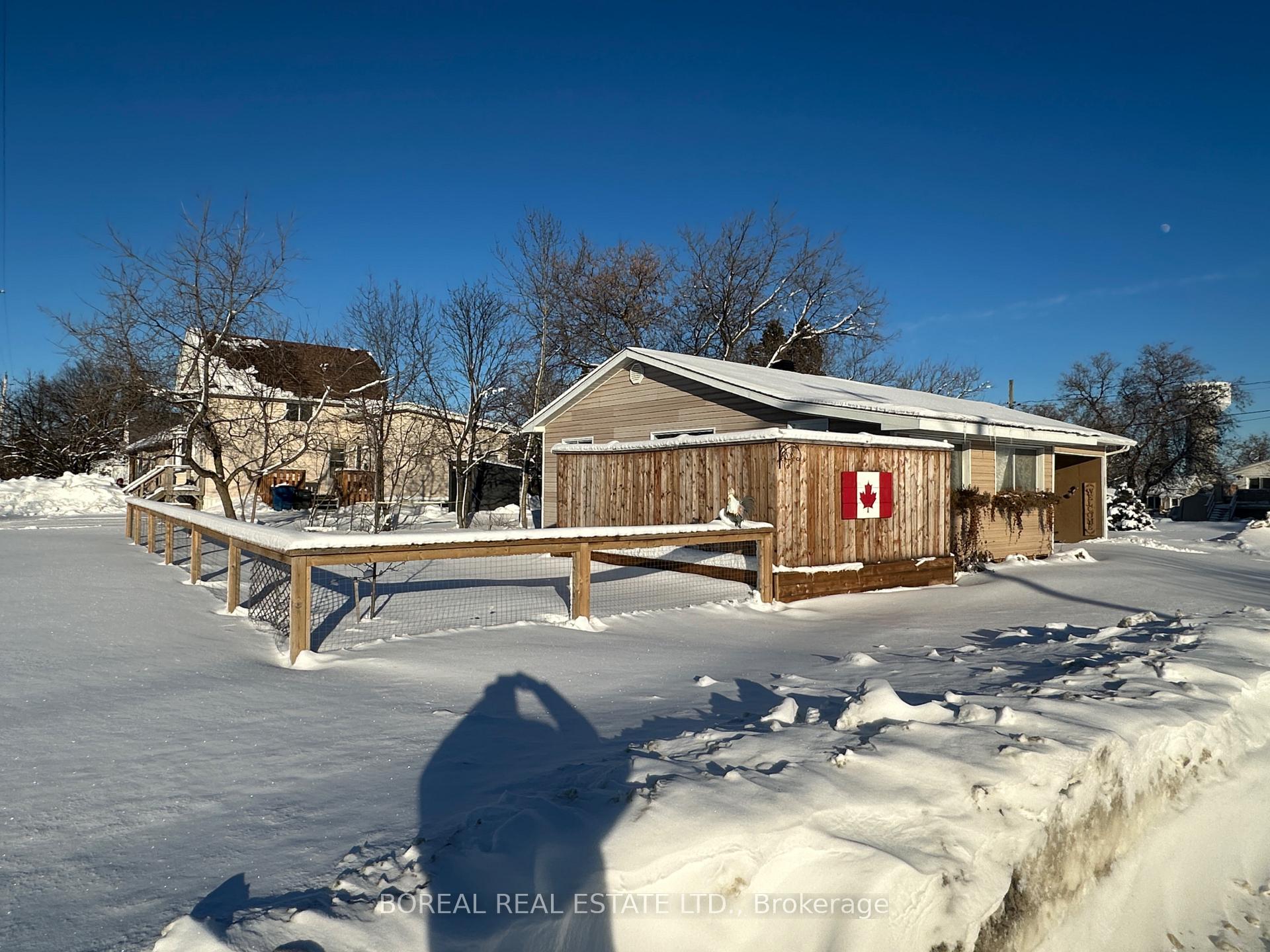 Photo 3 of 427 Third Street E, Cochrane — HOMEH