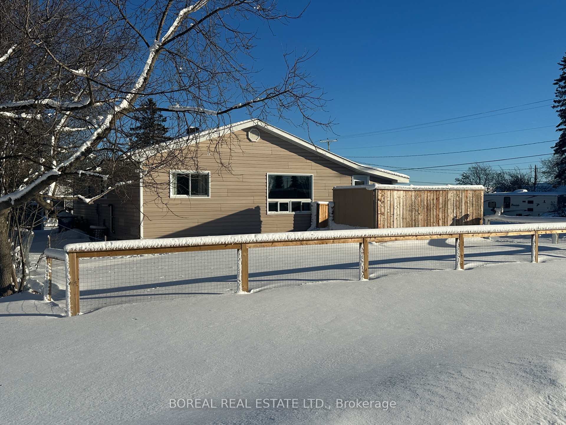 Photo 4 of 427 Third Street E, Cochrane — HOMEH