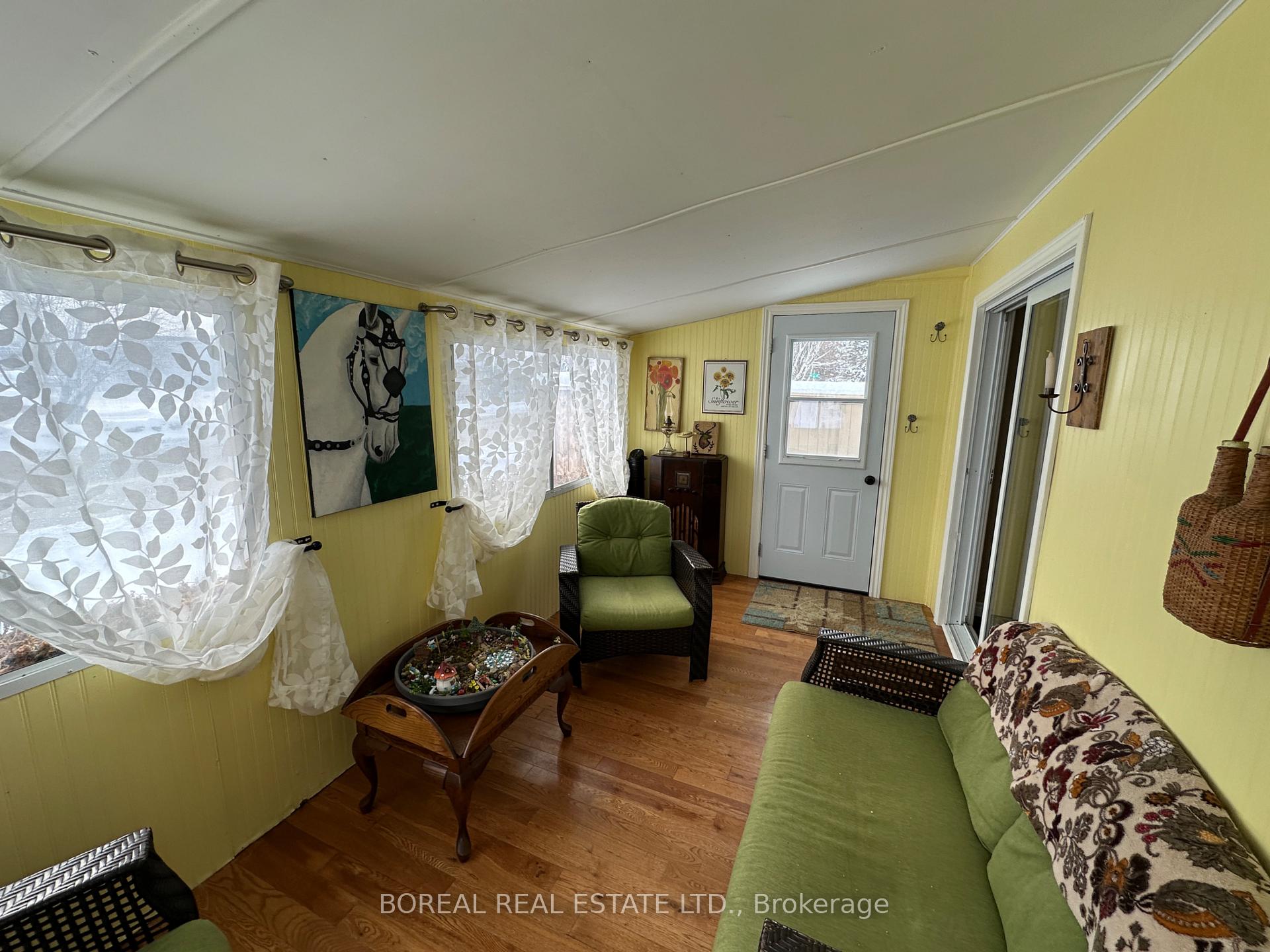 Photo 5 of 427 Third Street E, Cochrane — HOMEH