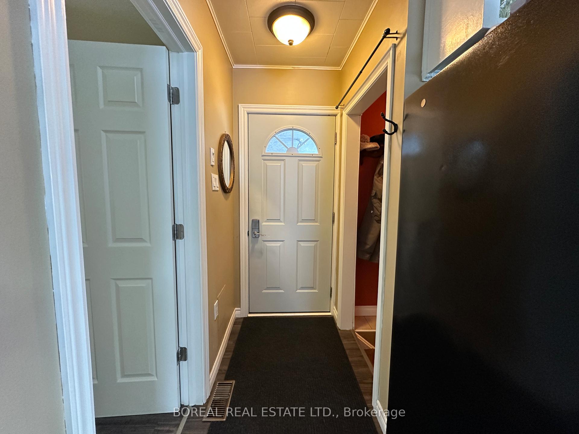 Photo 7 of 427 Third Street E, Cochrane — HOMEH