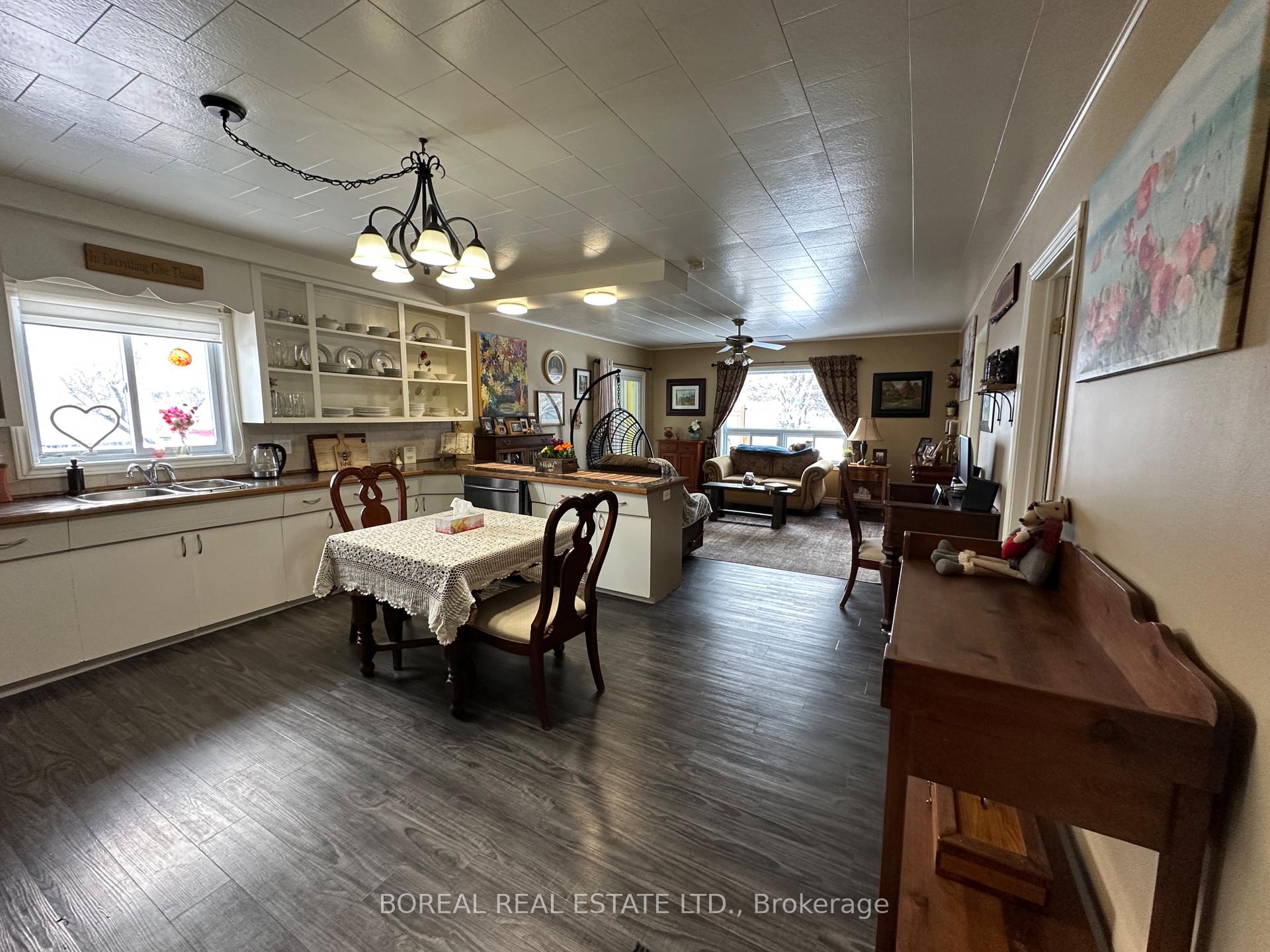 Photo 9 of 427 Third Street E, Cochrane — HOMEH