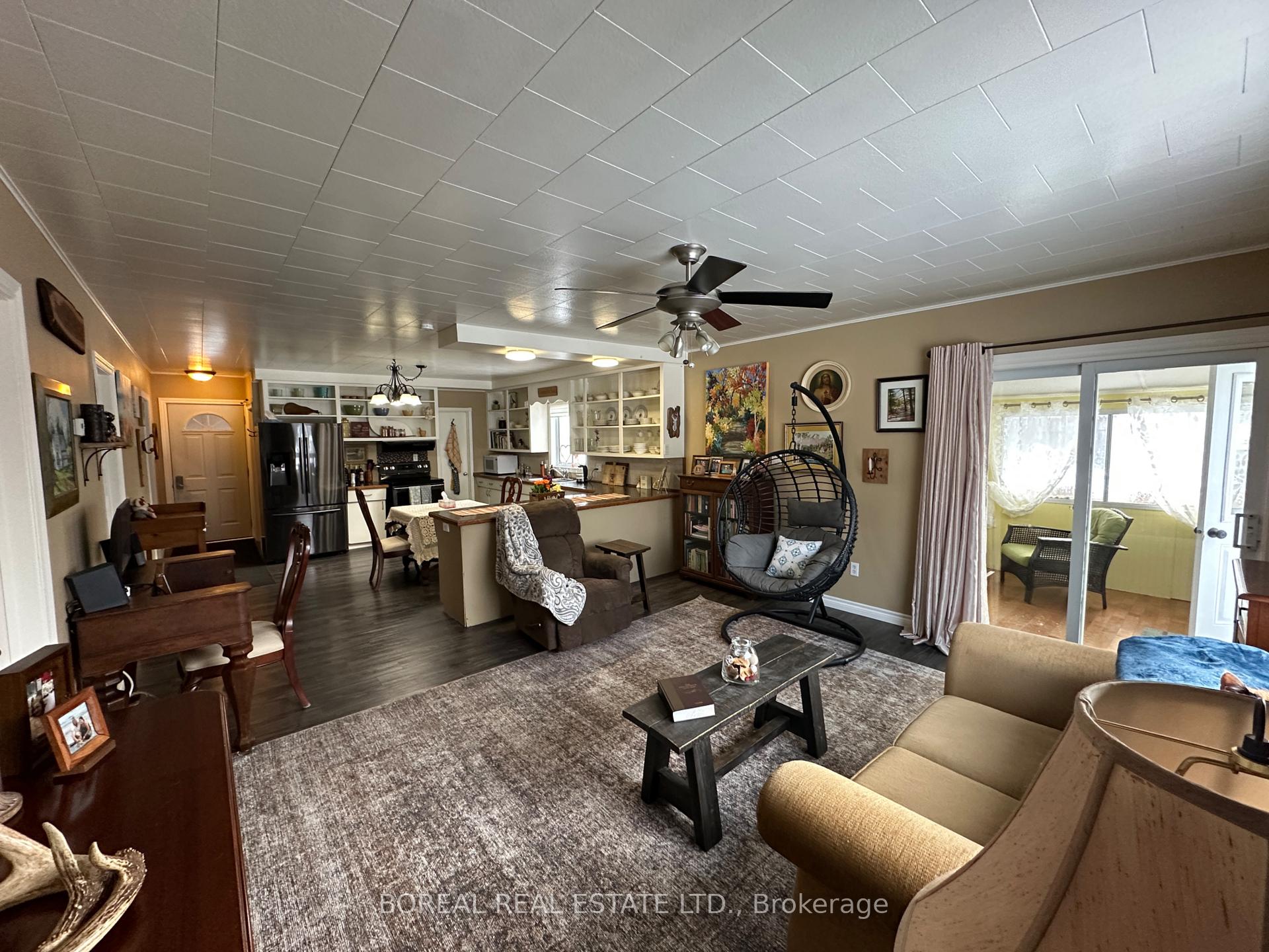 Photo 12 of 427 Third Street E, Cochrane — HOMEH