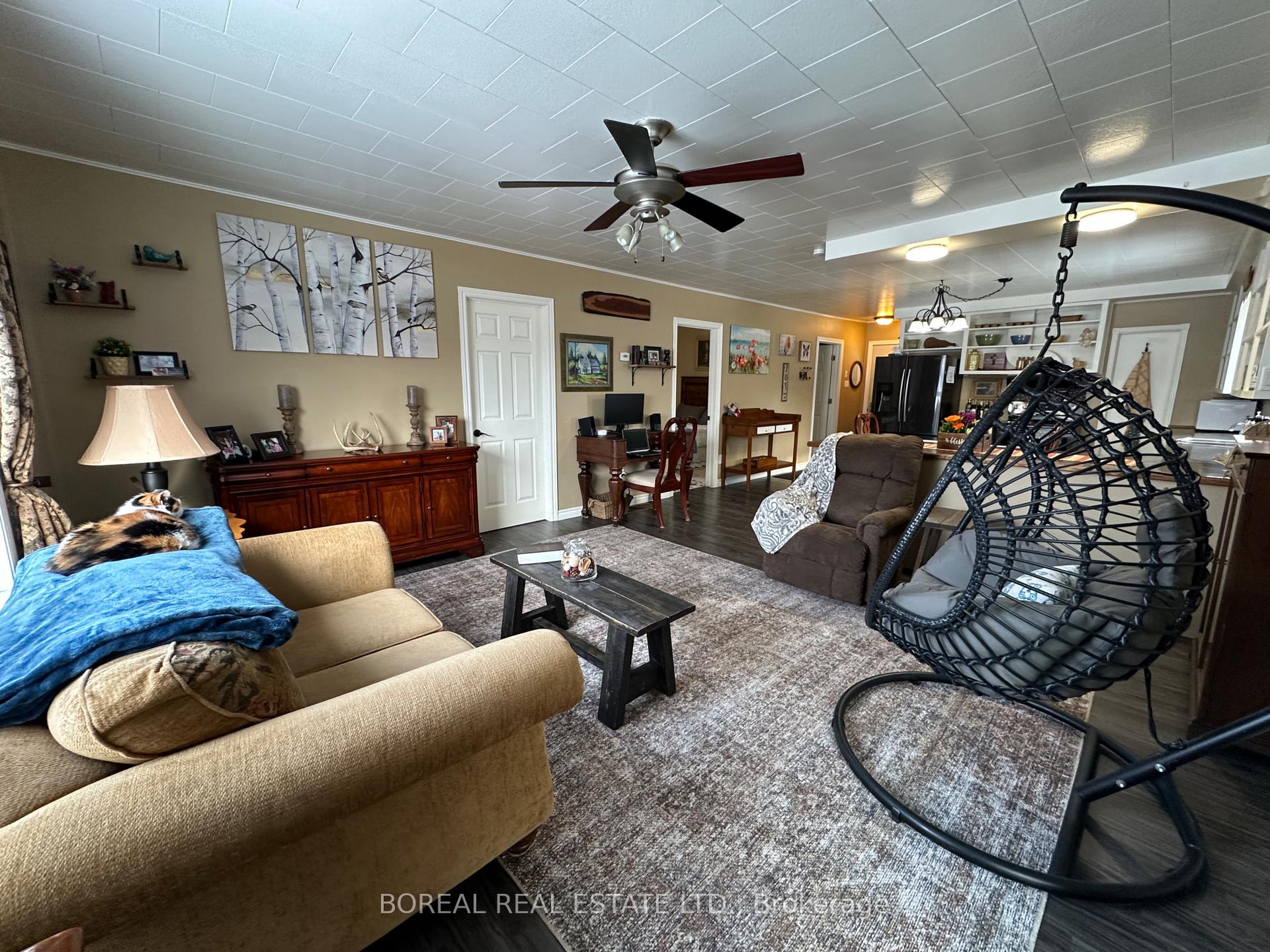 Photo 13 of 427 Third Street E, Cochrane — HOMEH