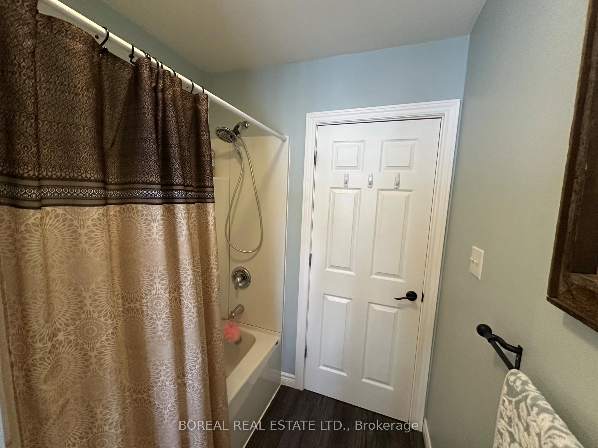 Photo 20 of 427 Third Street E, Cochrane — HOMEH