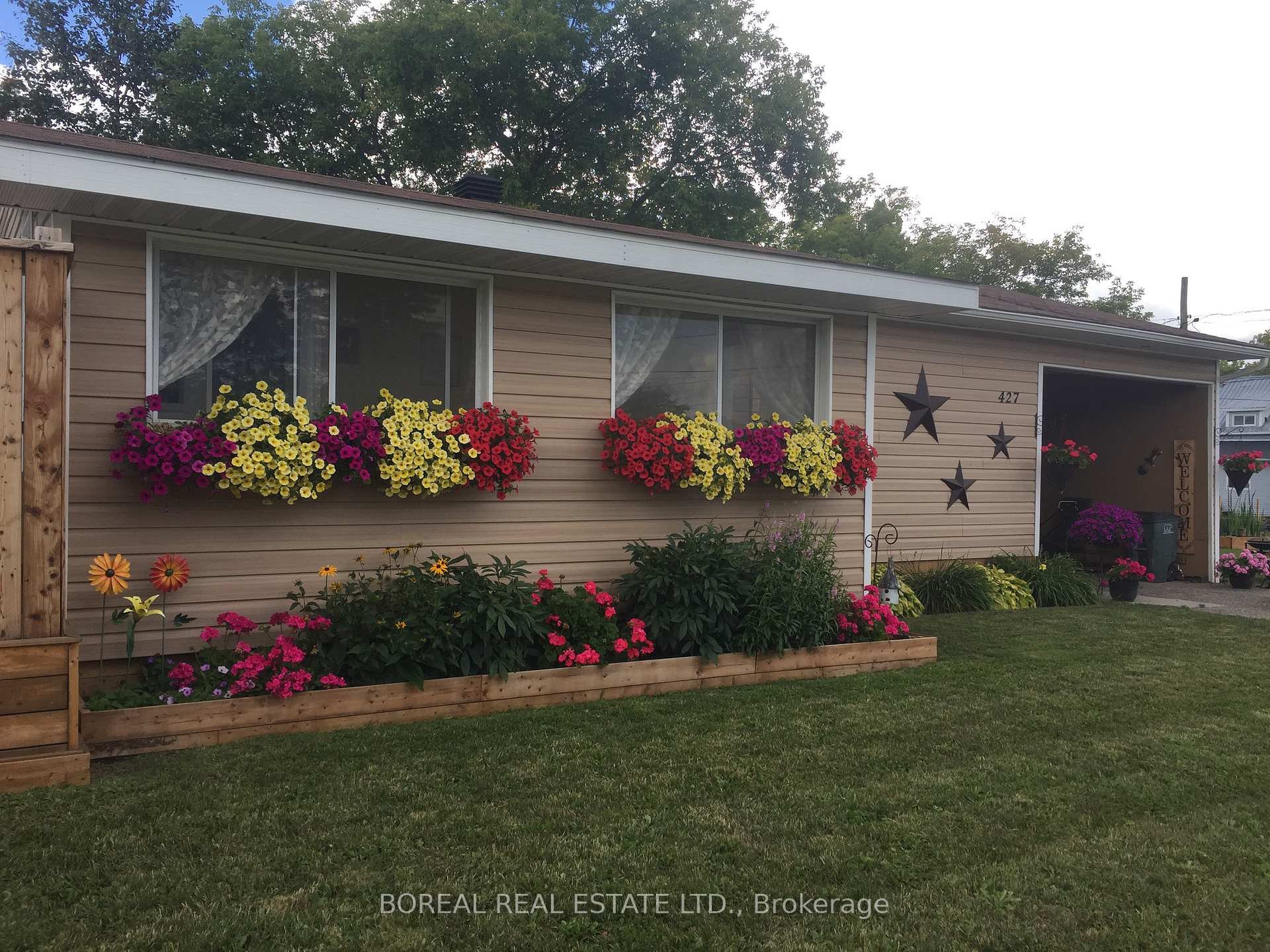 Photo 27 of 427 Third Street E, Cochrane — HOMEH