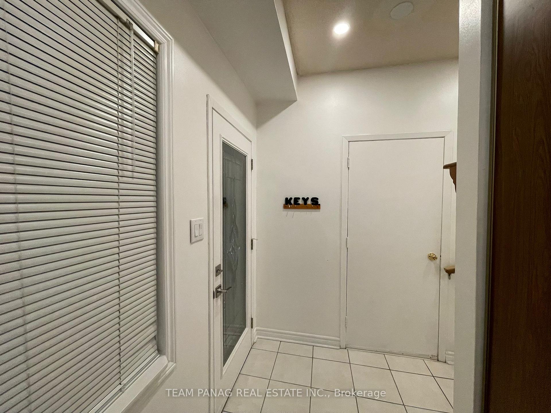Photo 5 of 56 Judith Crescent, Brampton, Northgate — HOMEH