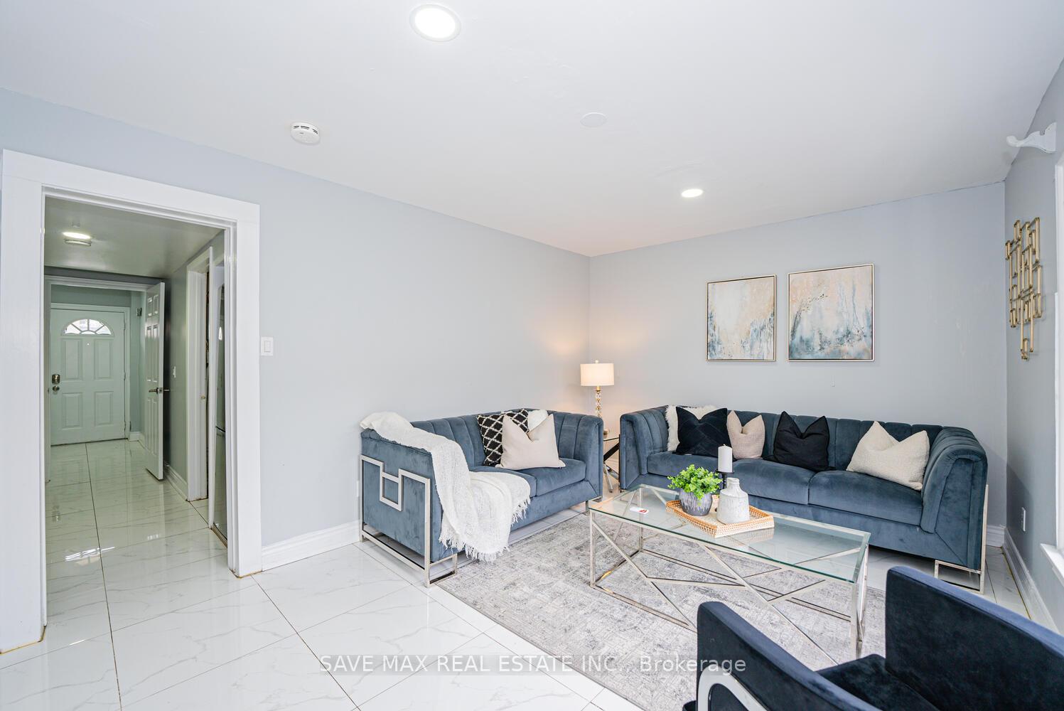 Photo 2 of 282 Fleetwood Crescent, Brampton, Southgate — HOMEH
