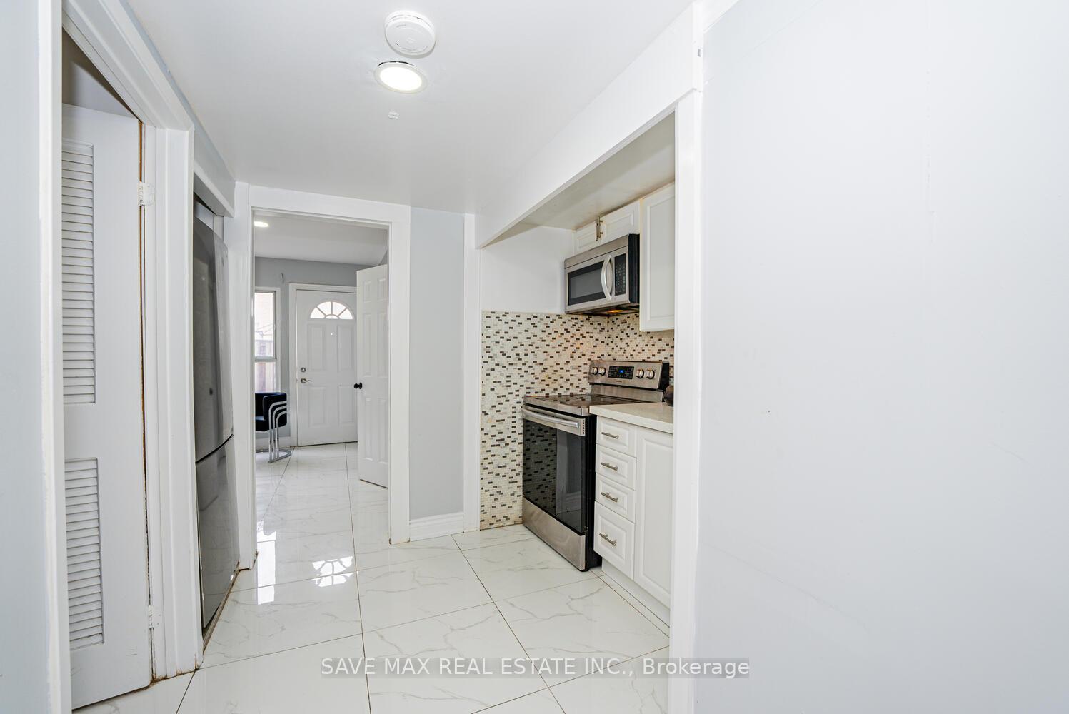 Photo 3 of 282 Fleetwood Crescent, Brampton, Southgate — HOMEH