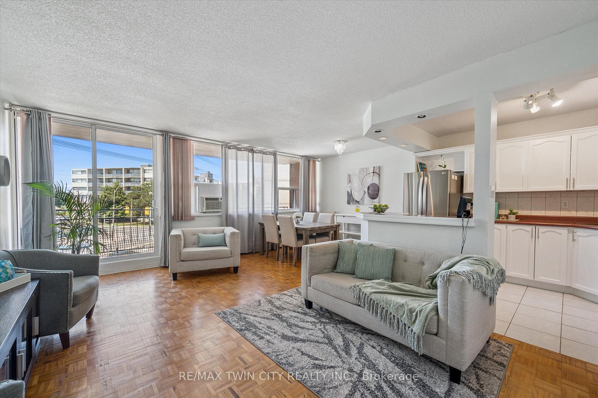 Photo 4 of Unit 302, 293 Mohawk Road E, Hamilton, Hill Park — HOMEH