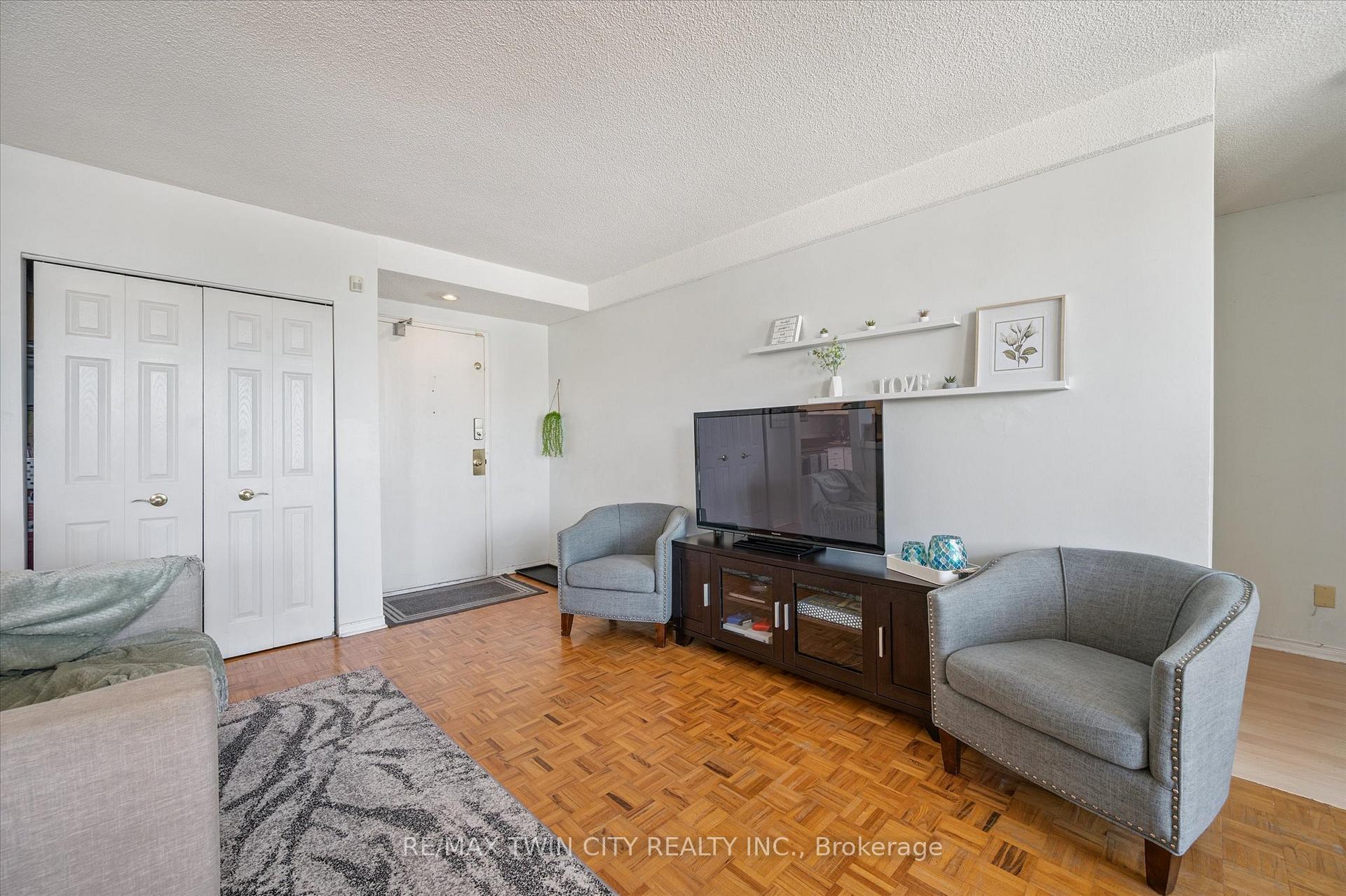 Photo 5 of Unit 302, 293 Mohawk Road E, Hamilton, Hill Park — HOMEH
