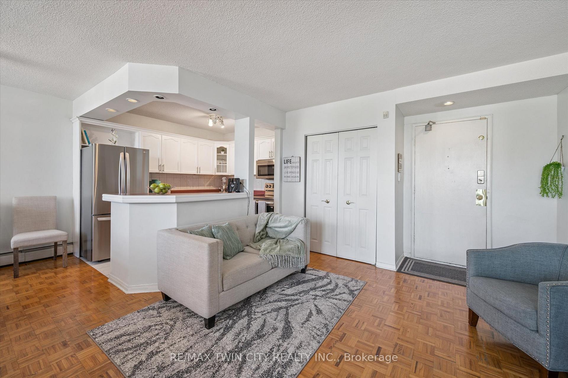 Photo 6 of Unit 302, 293 Mohawk Road E, Hamilton, Hill Park — HOMEH