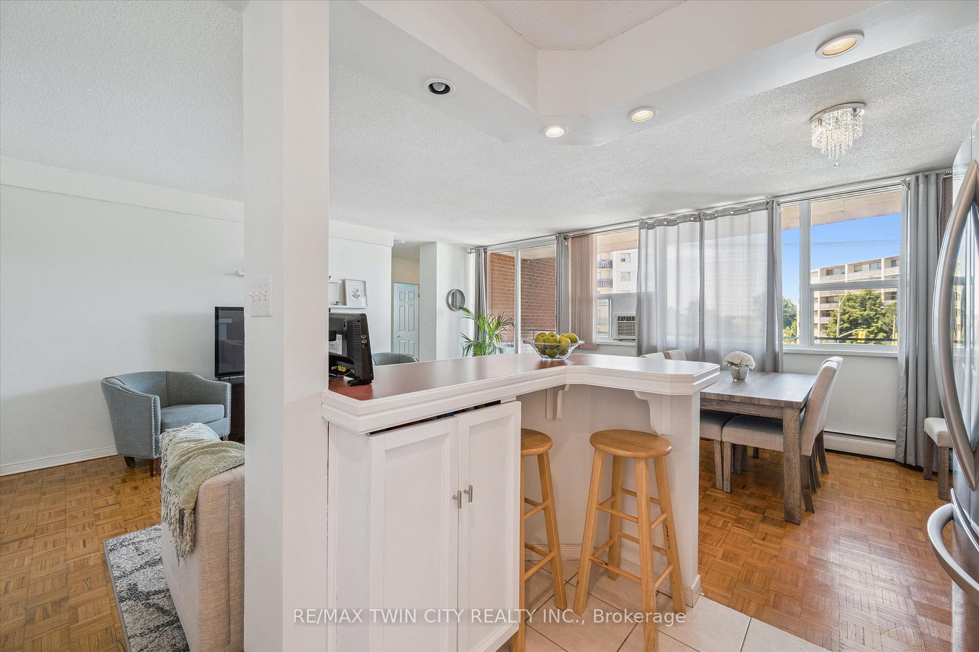 Photo 11 of Unit 302, 293 Mohawk Road E, Hamilton, Hill Park — HOMEH