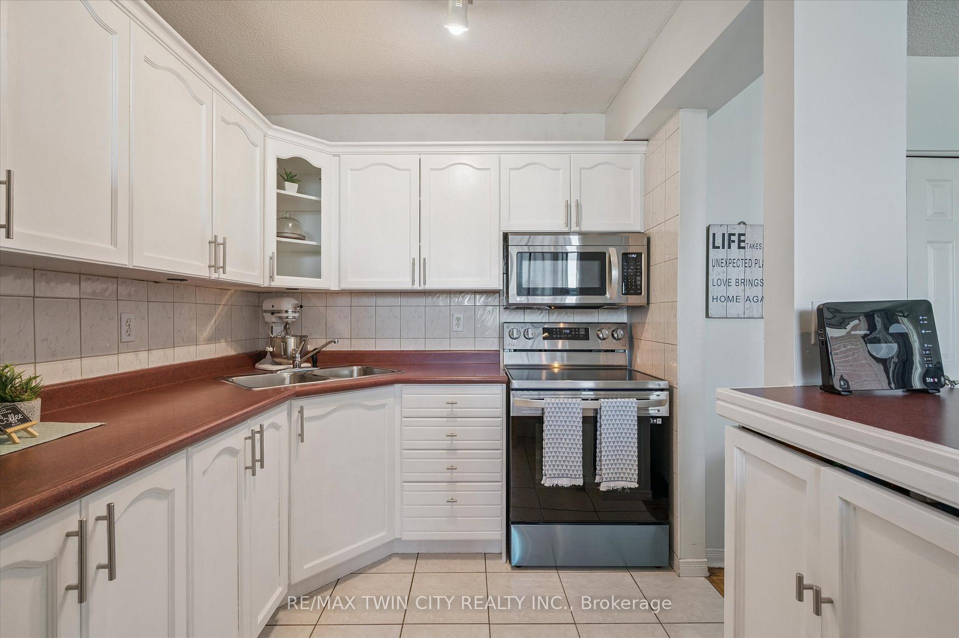 Photo 12 of Unit 302, 293 Mohawk Road E, Hamilton, Hill Park — HOMEH