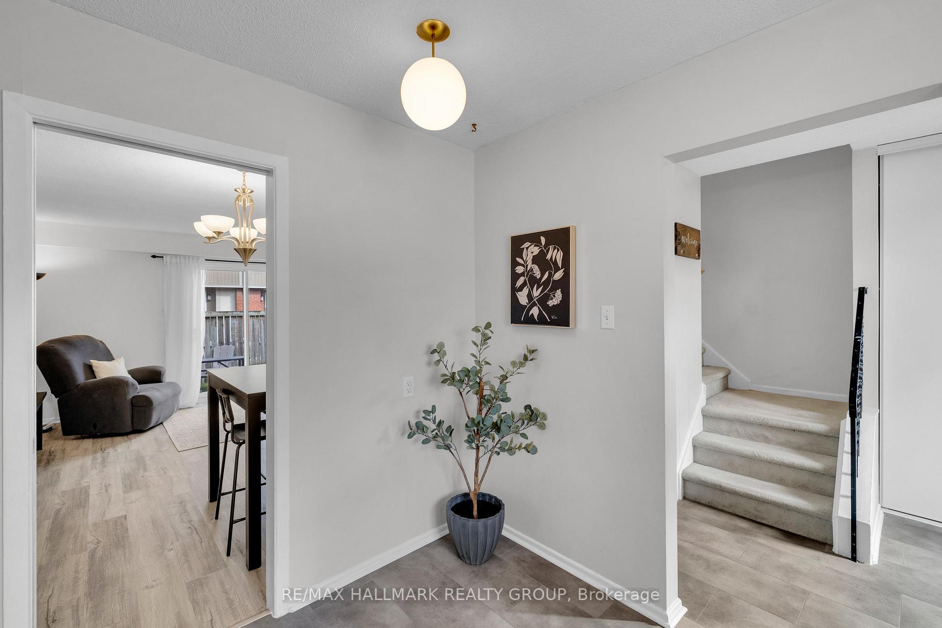 Photo 10 of Unit B, 479 Moodie Drive, Ottawa, Arbeatha Park — HOMEH