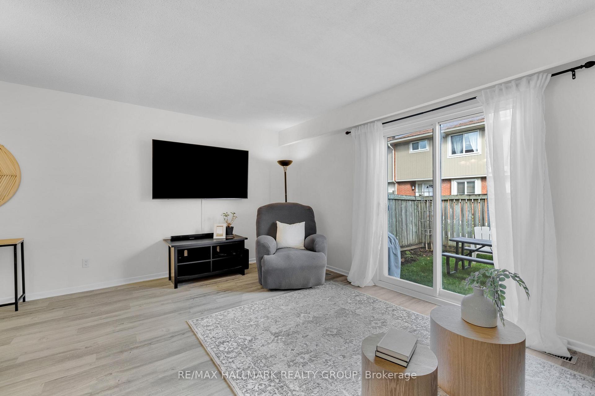 Photo 14 of Unit B, 479 Moodie Drive, Ottawa, Arbeatha Park — HOMEH