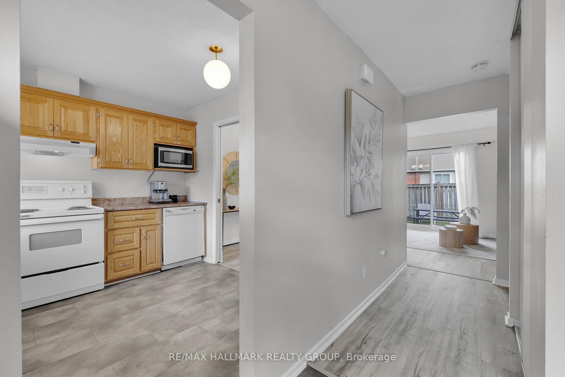 Photo 26 of Unit B, 479 Moodie Drive, Ottawa, Arbeatha Park — HOMEH