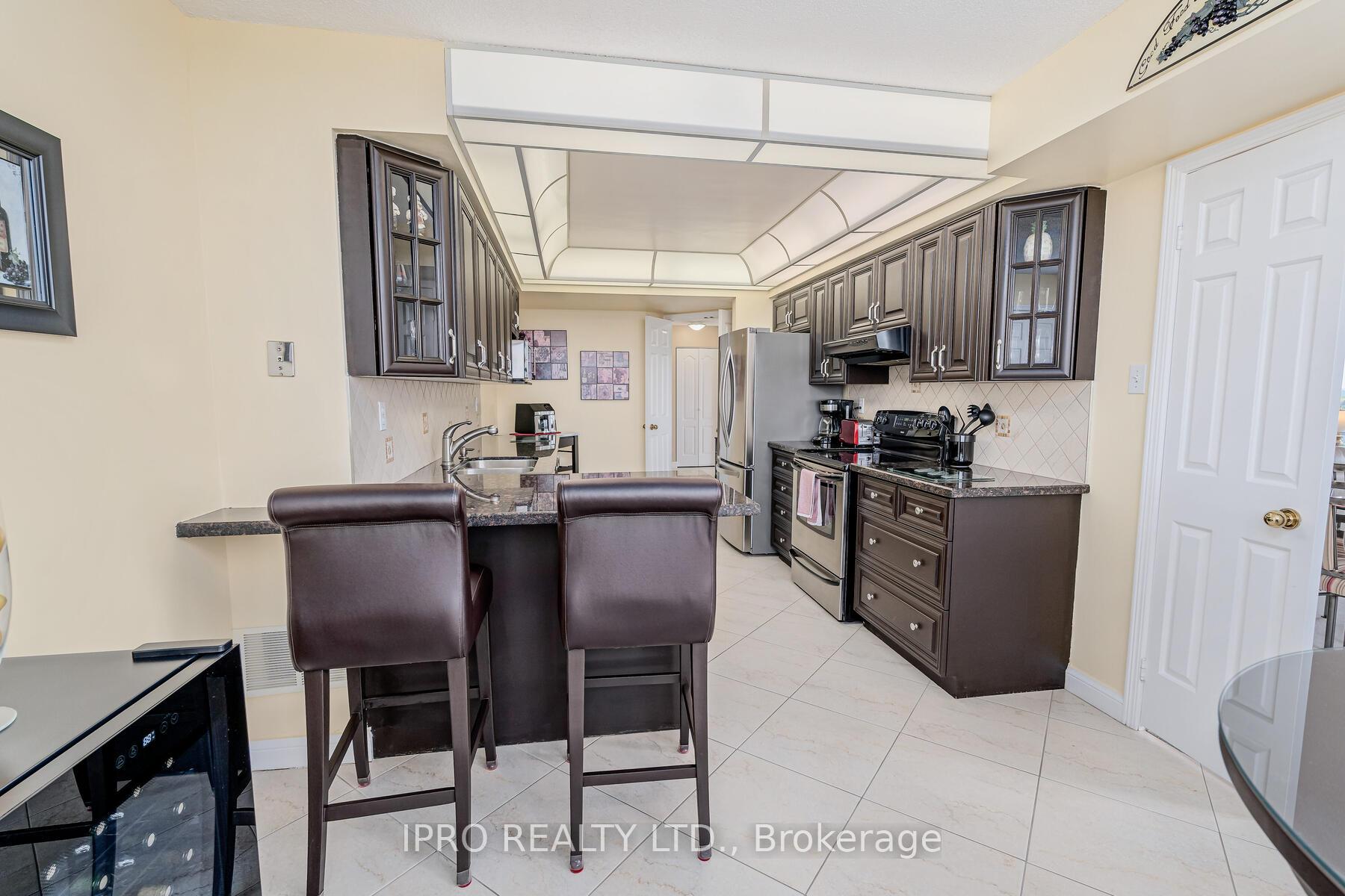 Photo 5 of Unit 901, 22 Hanover Road, Brampton, Queen Street Corridor — HOMEH