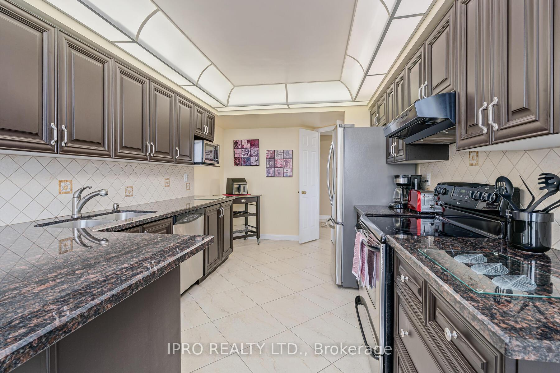 Photo 6 of Unit 901, 22 Hanover Road, Brampton, Queen Street Corridor — HOMEH