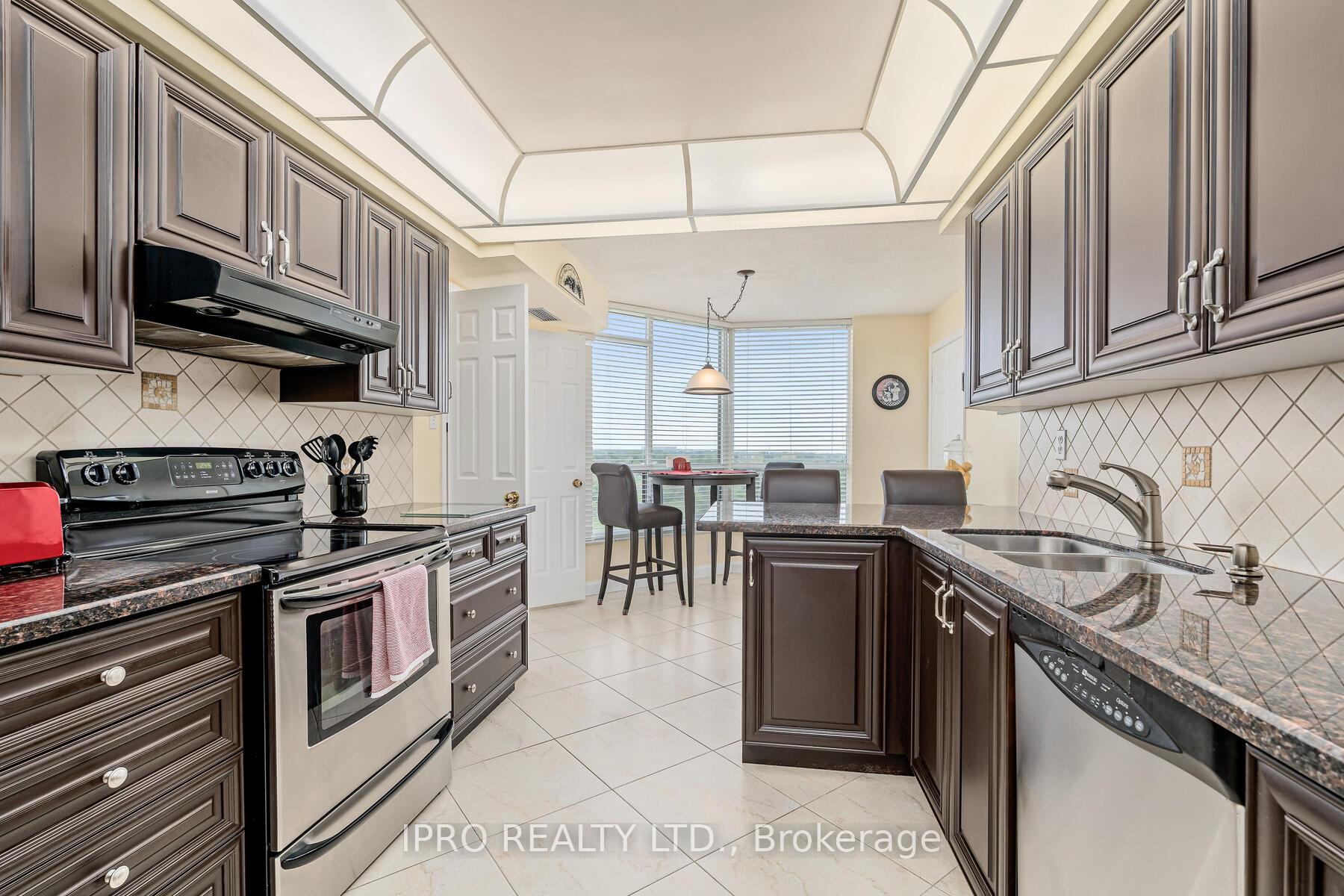 Photo 34 of Unit 901, 22 Hanover Road, Brampton, Queen Street Corridor — HOMEH