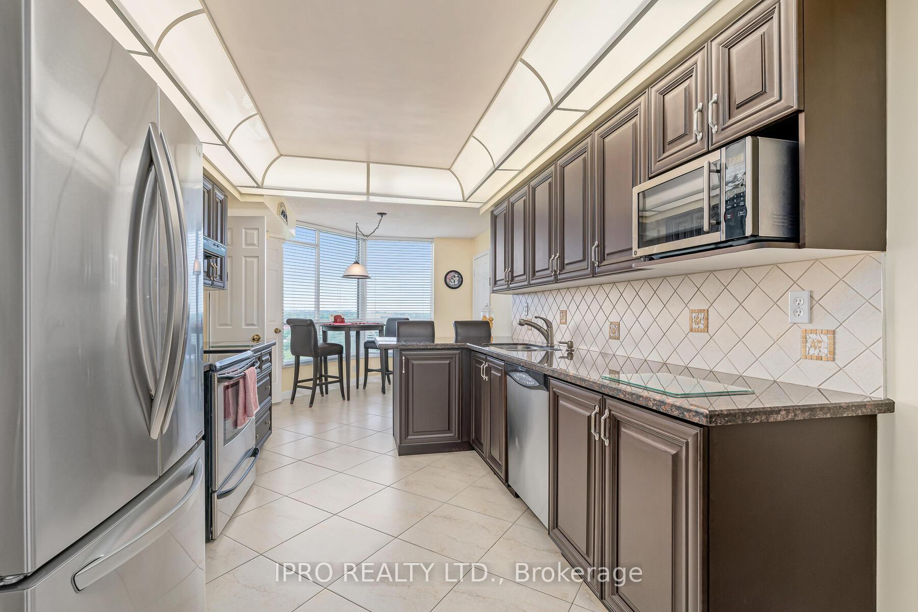 Photo 15 of Unit 901, 22 Hanover Road, Brampton, Queen Street Corridor — HOMEH