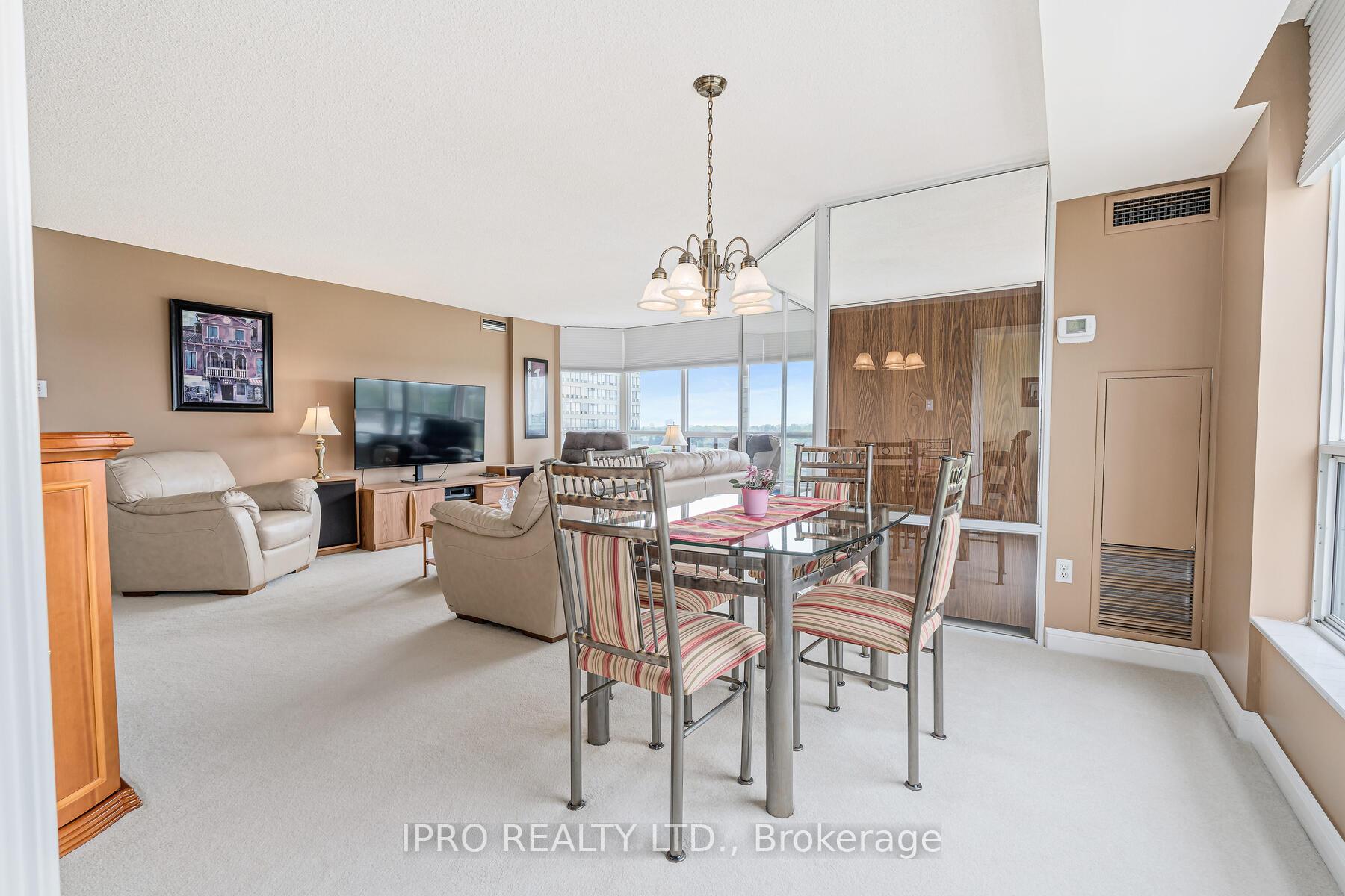 Photo 8 of Unit 901, 22 Hanover Road, Brampton, Queen Street Corridor — HOMEH