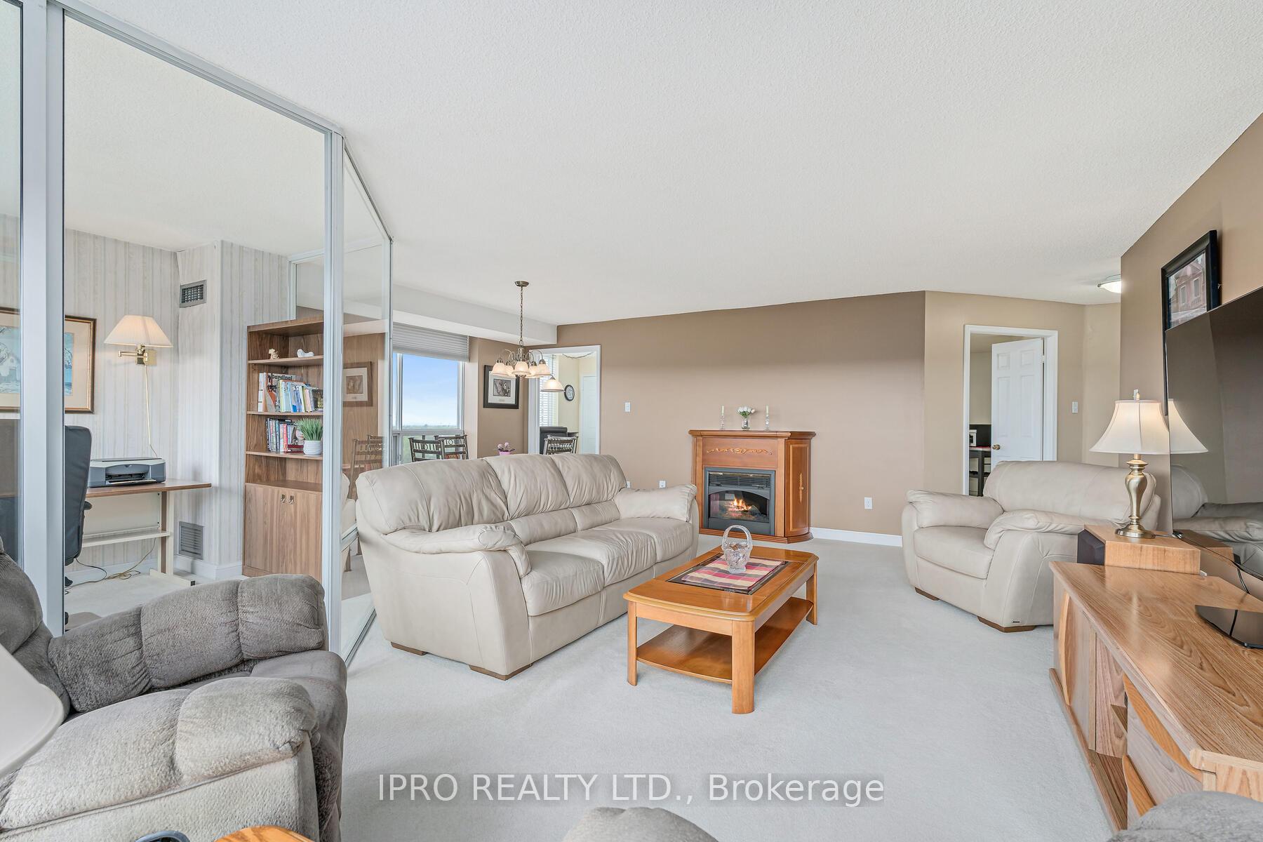 Photo 7 of Unit 901, 22 Hanover Road, Brampton, Queen Street Corridor — HOMEH