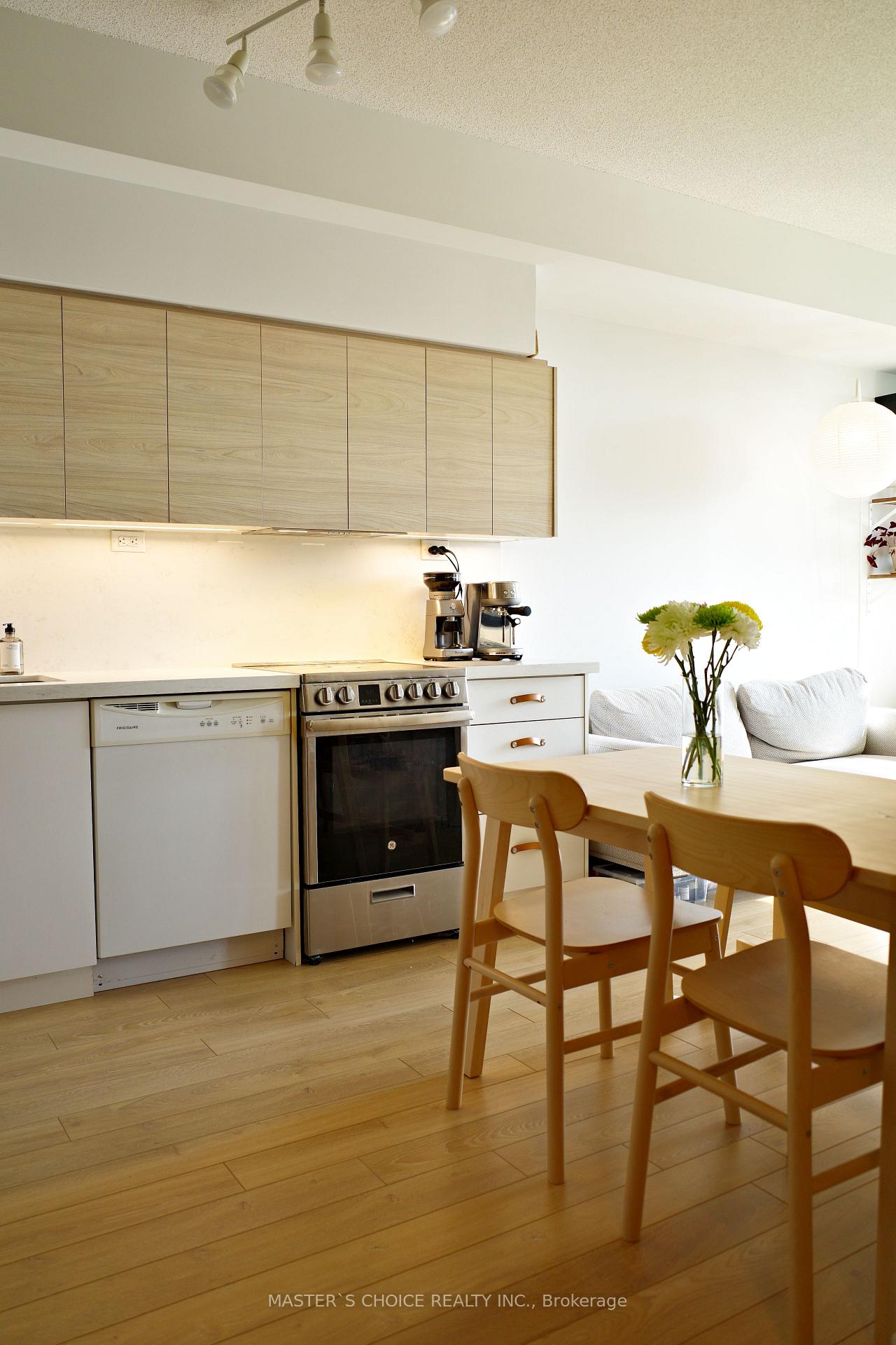 Photo 6 of Unit 3110, 21 Iceboat Terrace, Toronto, Waterfront Communities — HOMEH