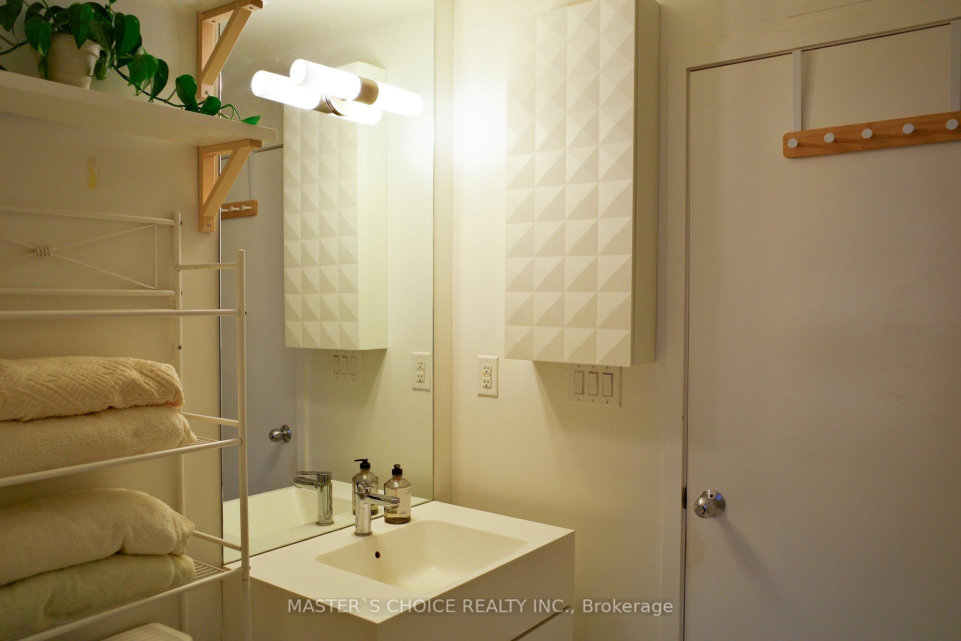 Photo 10 of Unit 3110, 21 Iceboat Terrace, Toronto, Waterfront Communities — HOMEH