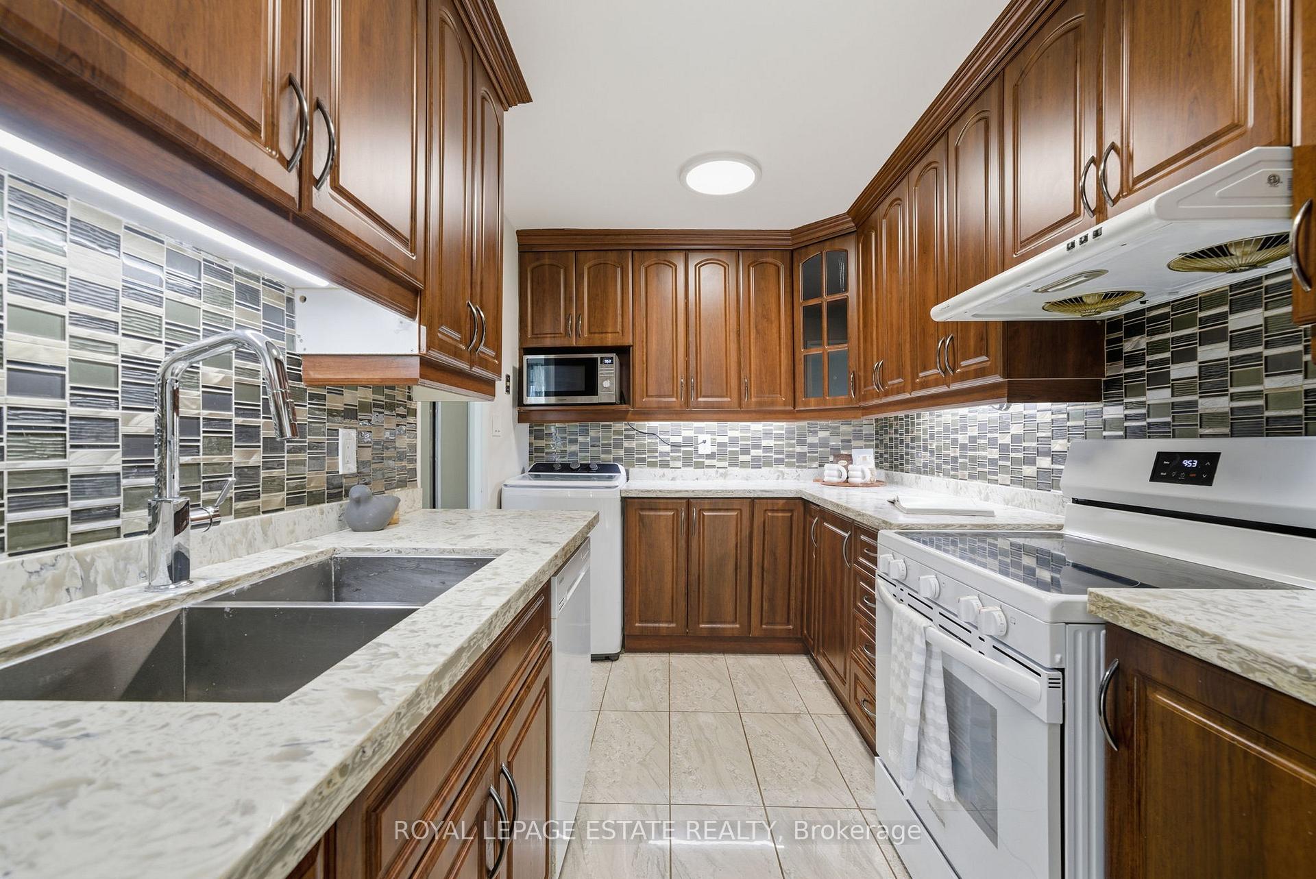Photo 10 of Unit 709, 5 Massey Square, Toronto, Crescent Town — HOMEH