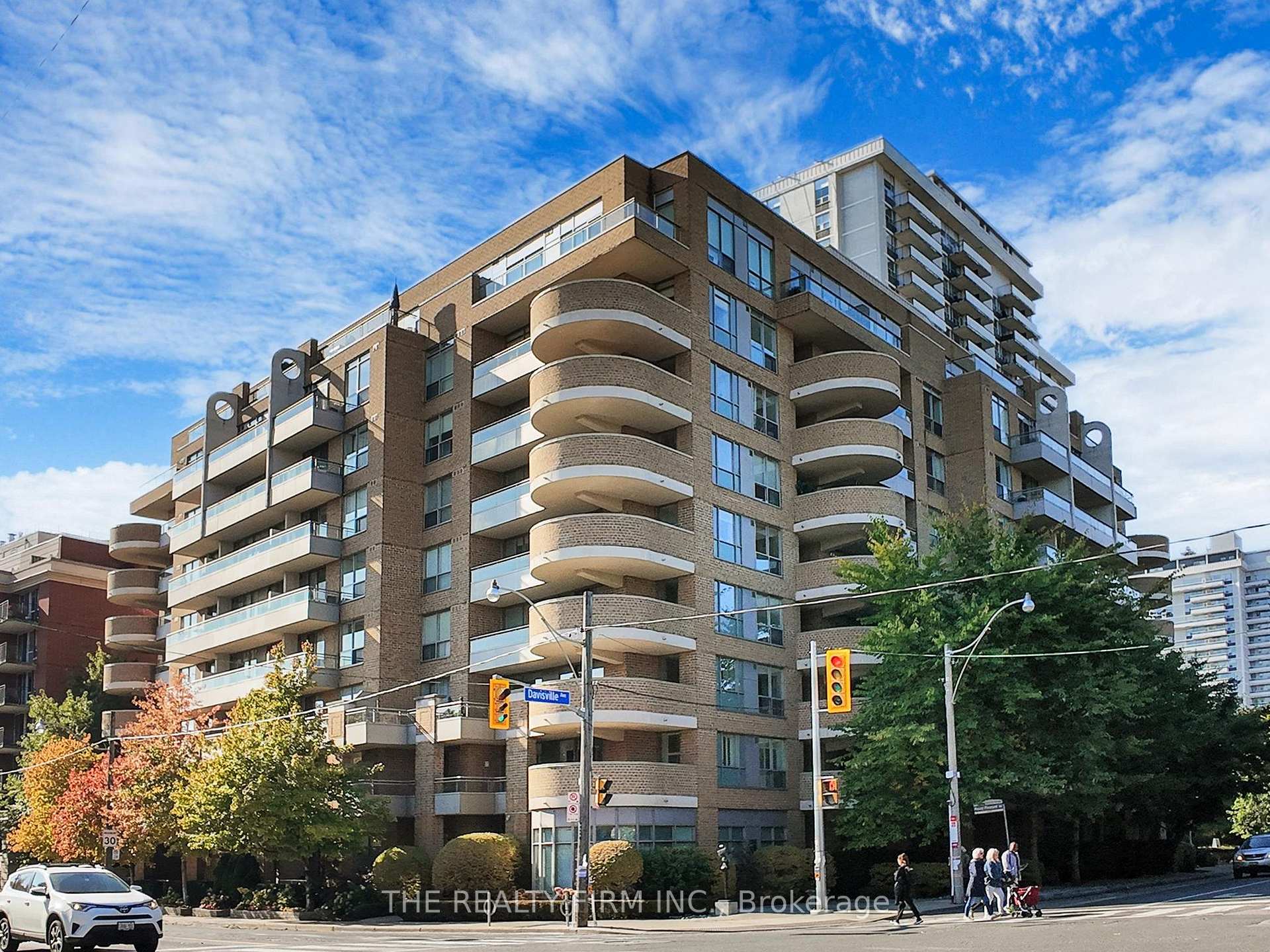 Front of Unit 517, 245 Davisville Avenue