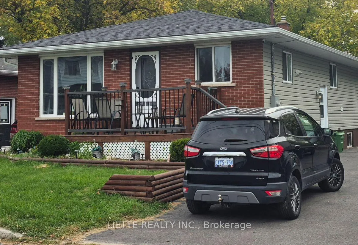 Front of 823 Bedford Street