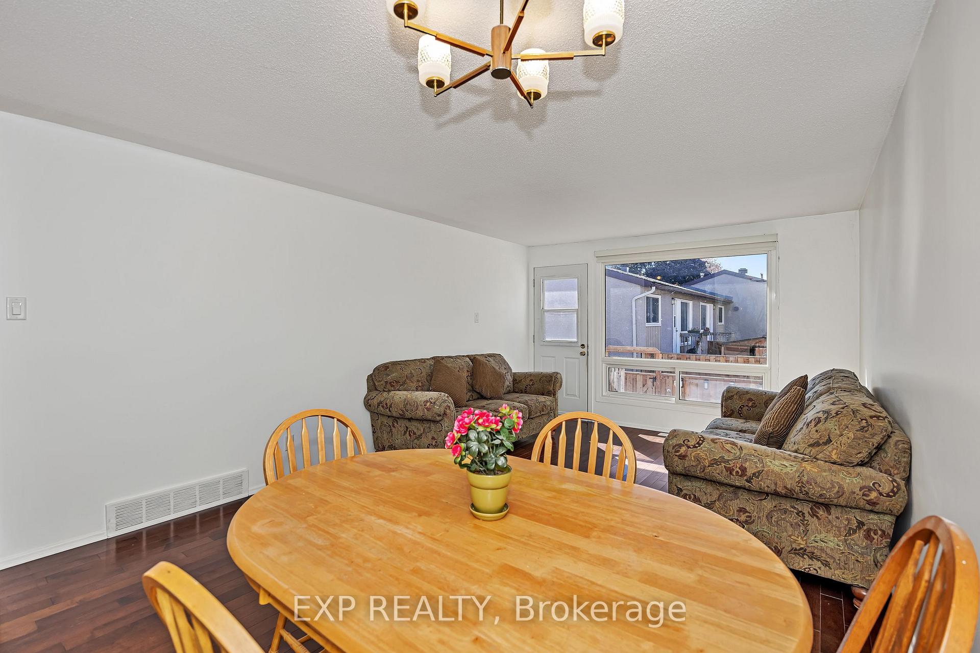 Photo 5 of 266 Woodfield Drive, Ottawa, Tanglewood — HOMEH