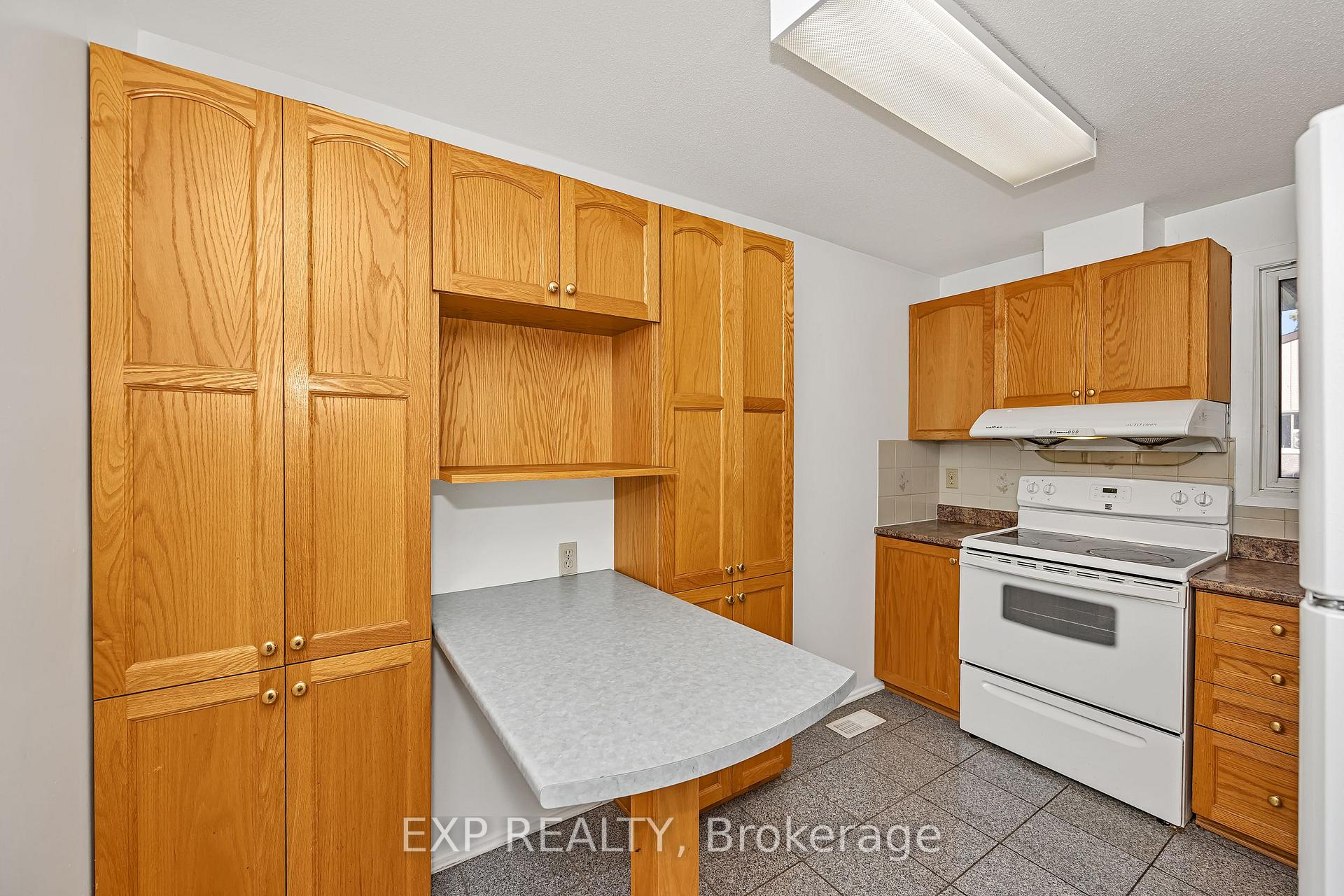 Photo 10 of 266 Woodfield Drive, Ottawa, Tanglewood — HOMEH