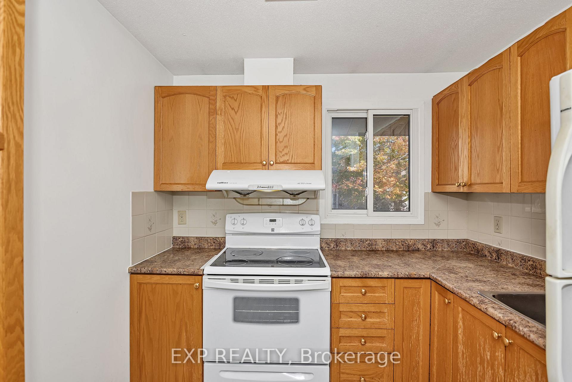 Photo 13 of 266 Woodfield Drive, Ottawa, Tanglewood — HOMEH
