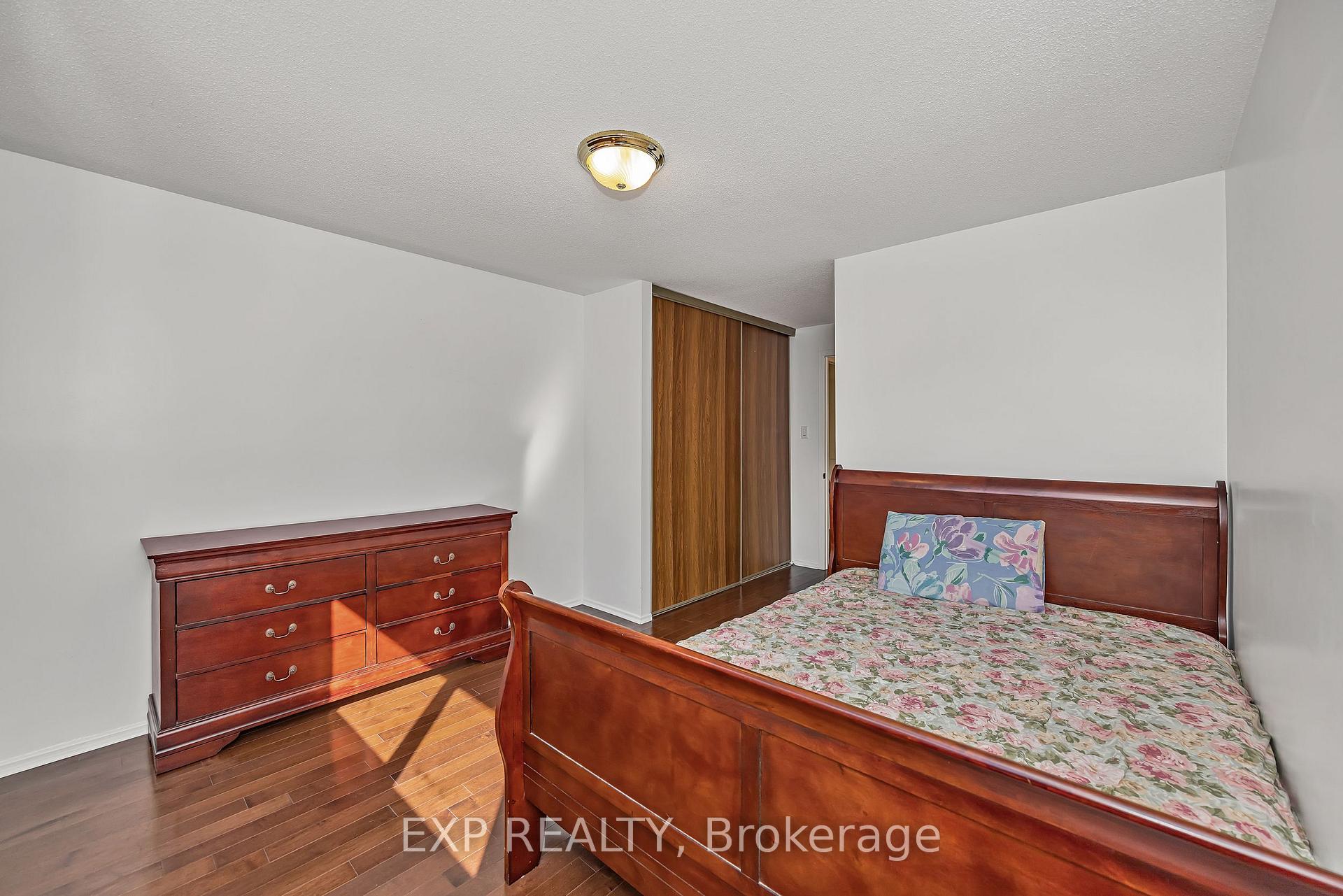 Photo 16 of 266 Woodfield Drive, Ottawa, Tanglewood — HOMEH