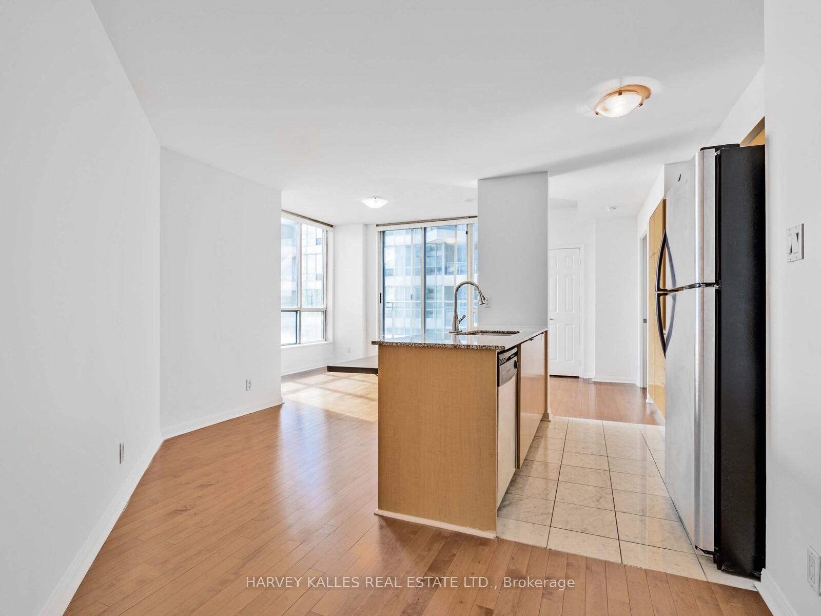 Photo 4 of Unit 1115, 228 Queens Quay W, Toronto, Waterfront Communities — HOMEH