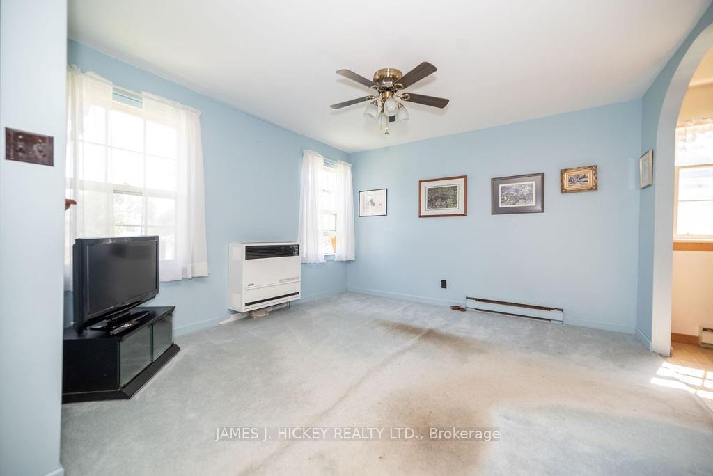 Photo 3 of 11 Wolfe Avenue, Deep River — HOMEH