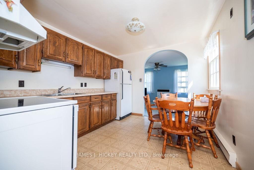 Photo 5 of 11 Wolfe Avenue, Deep River — HOMEH