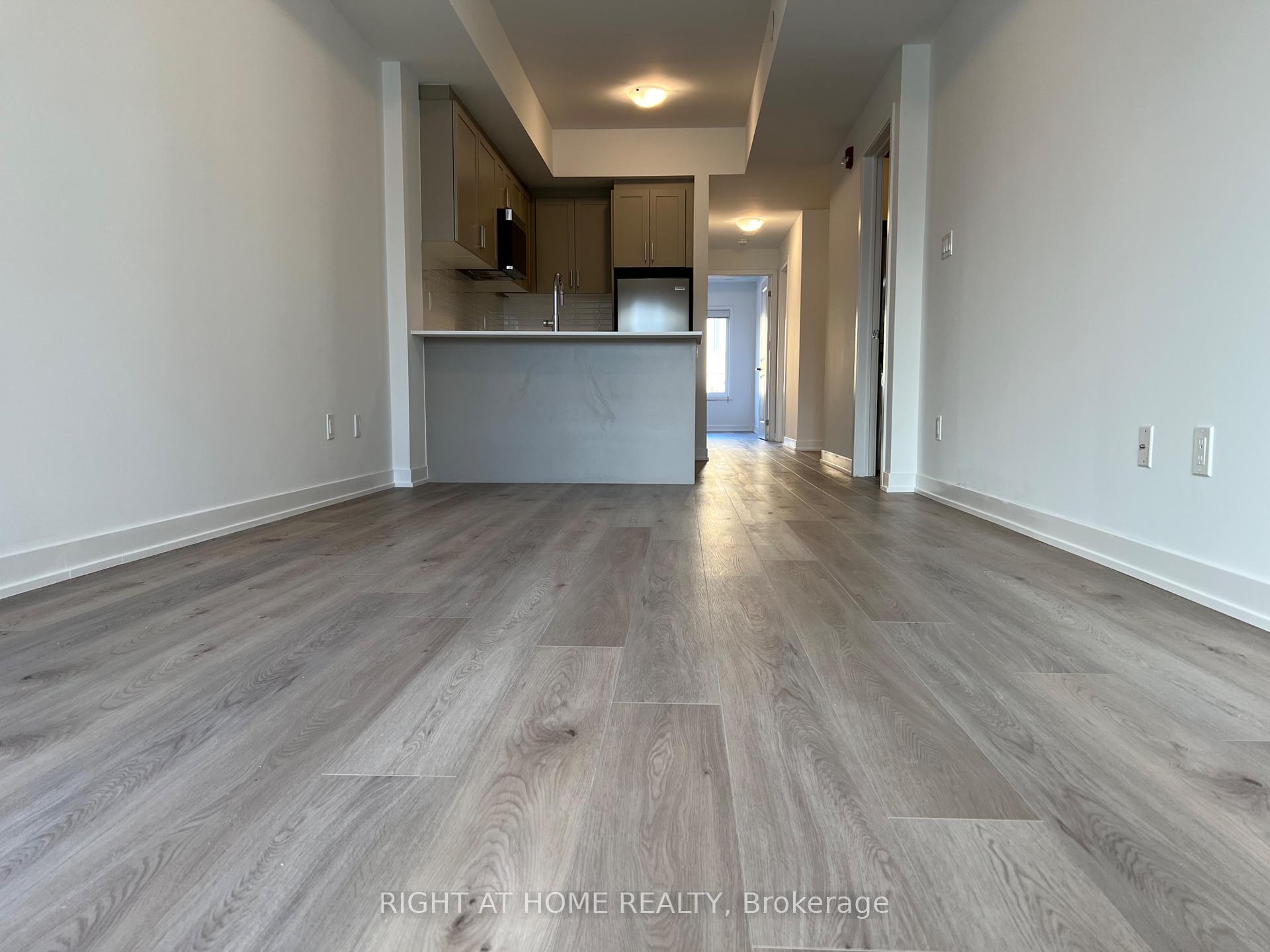 Photo 5 of Unit 5, 10 Marquette Avenue, Toronto, Englemount-Lawrence — HOMEH