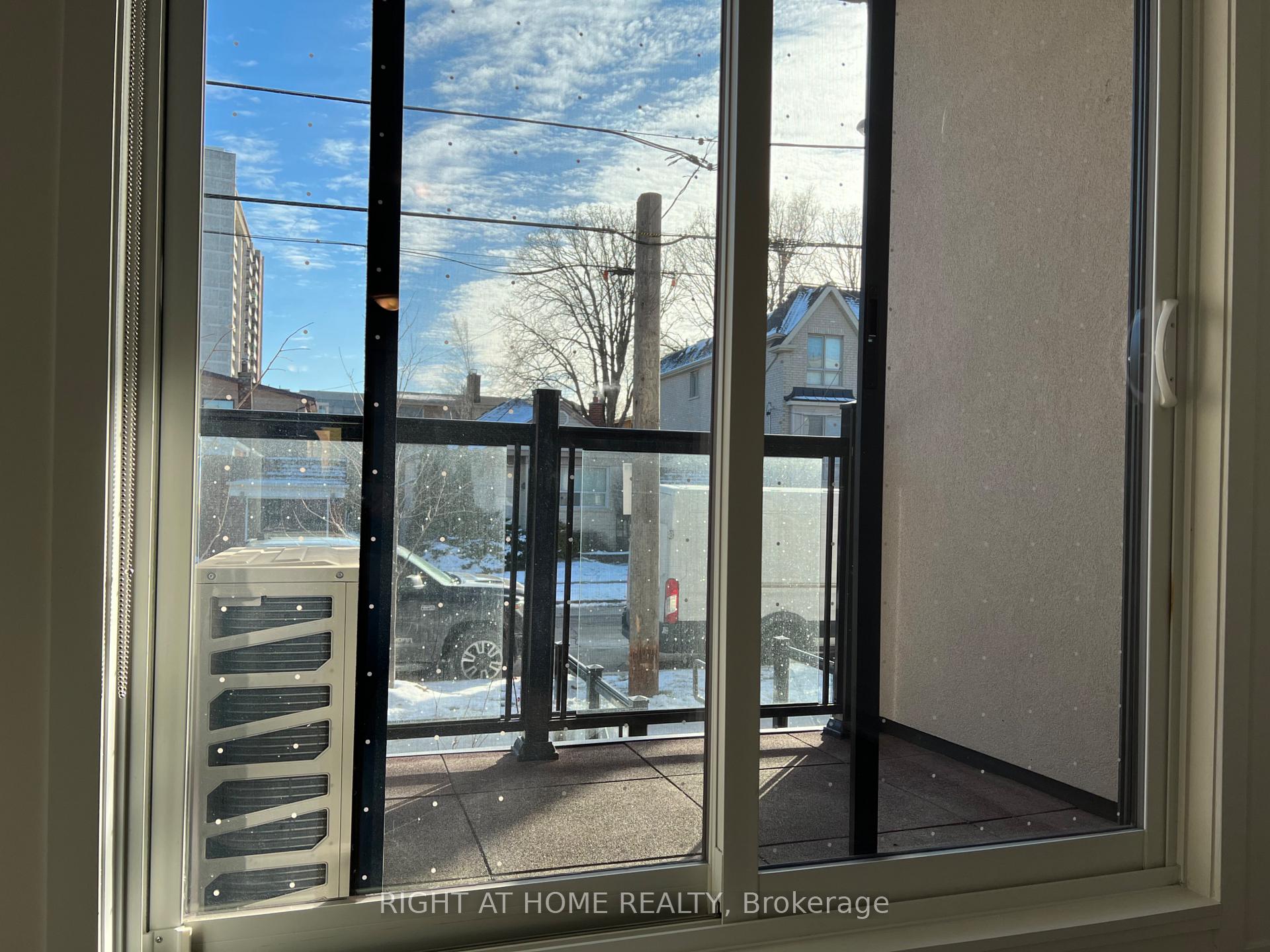 Photo 6 of Unit 5, 10 Marquette Avenue, Toronto, Englemount-Lawrence — HOMEH