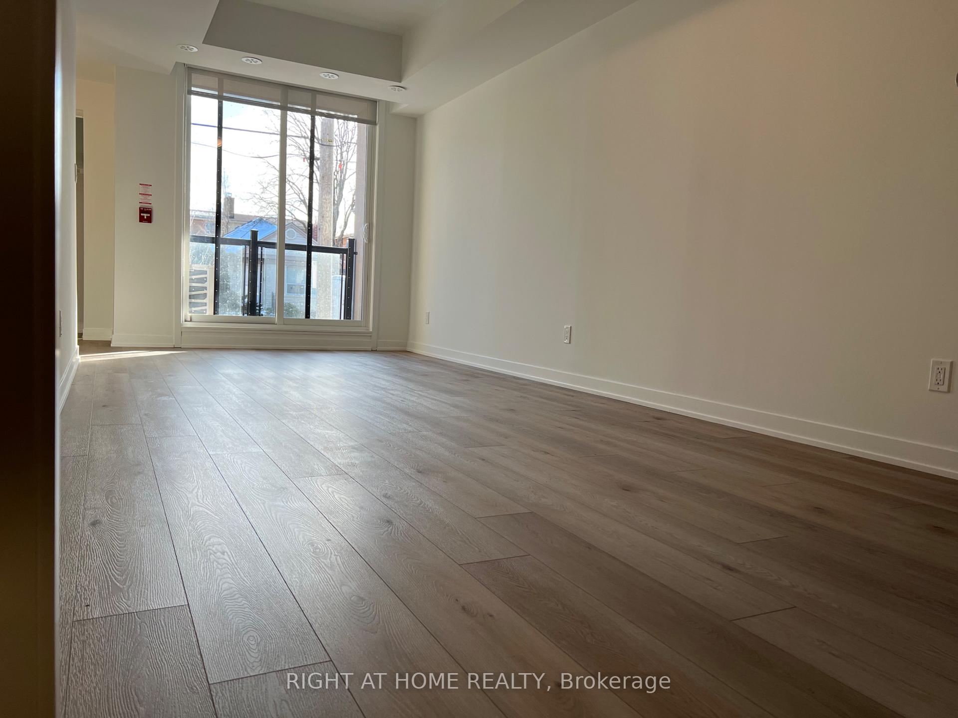 Photo 7 of Unit 5, 10 Marquette Avenue, Toronto, Englemount-Lawrence — HOMEH