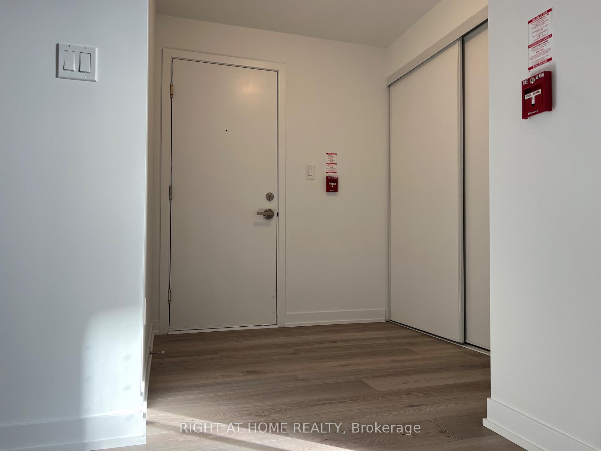 Photo 8 of Unit 5, 10 Marquette Avenue, Toronto, Englemount-Lawrence — HOMEH