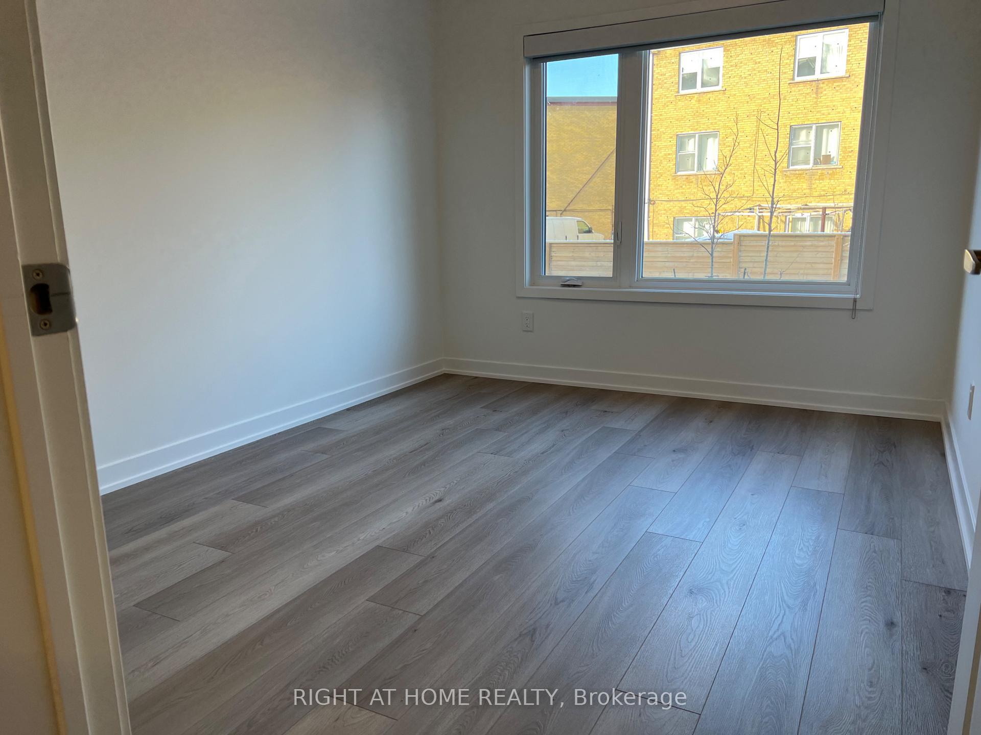 Photo 11 of Unit 5, 10 Marquette Avenue, Toronto, Englemount-Lawrence — HOMEH