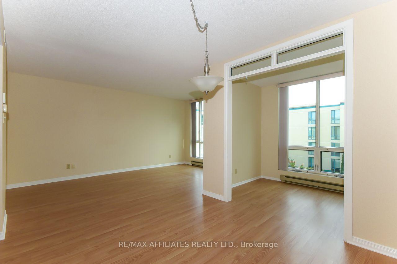 Photo 9 of Unit 407, 330 Centrum Boulevard, Ottawa, Bilberry Creek/Queenswood Heights — HOMEH