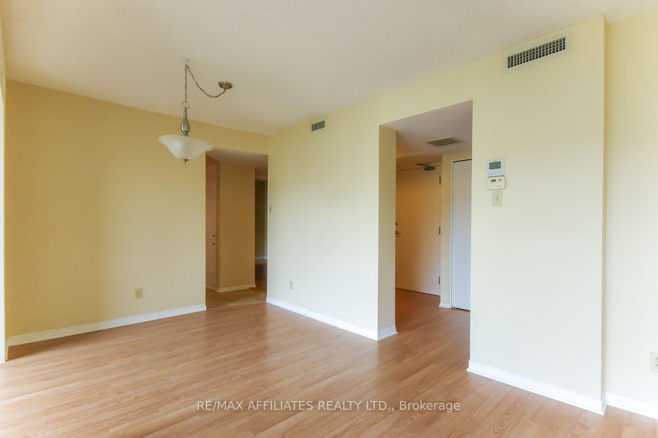 Photo 10 of Unit 407, 330 Centrum Boulevard, Ottawa, Bilberry Creek/Queenswood Heights — HOMEH